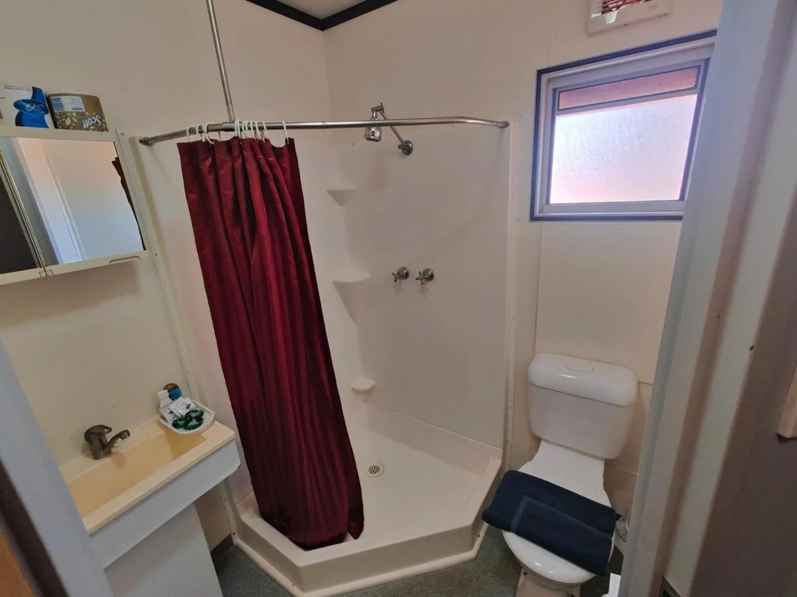 Double Room in Summer Port Lodge