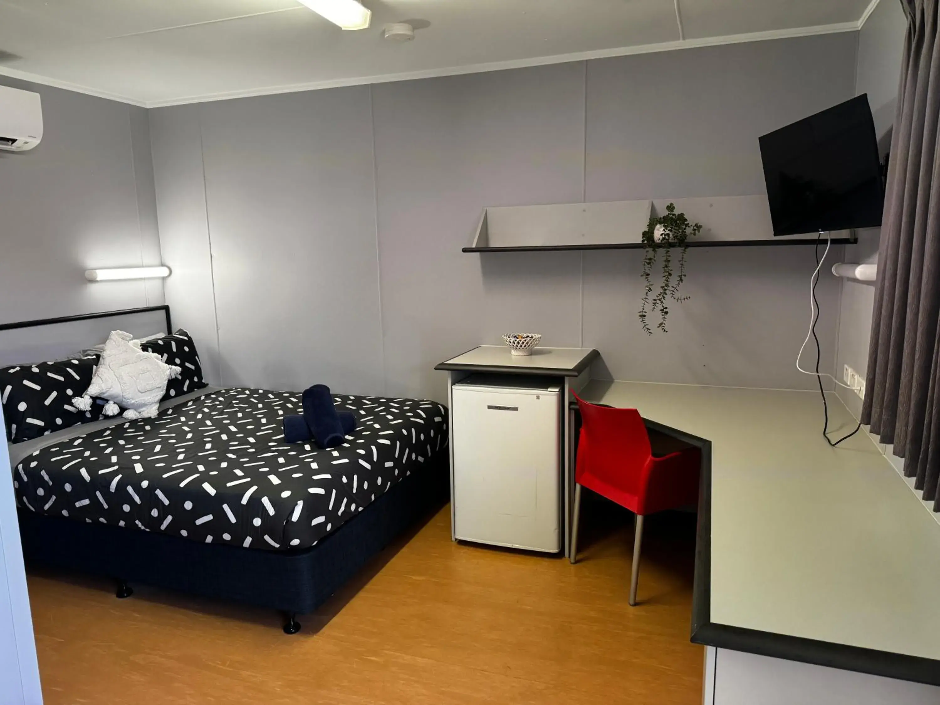 Double Room in Summer Port Lodge Double Room in Summer Port Lodge