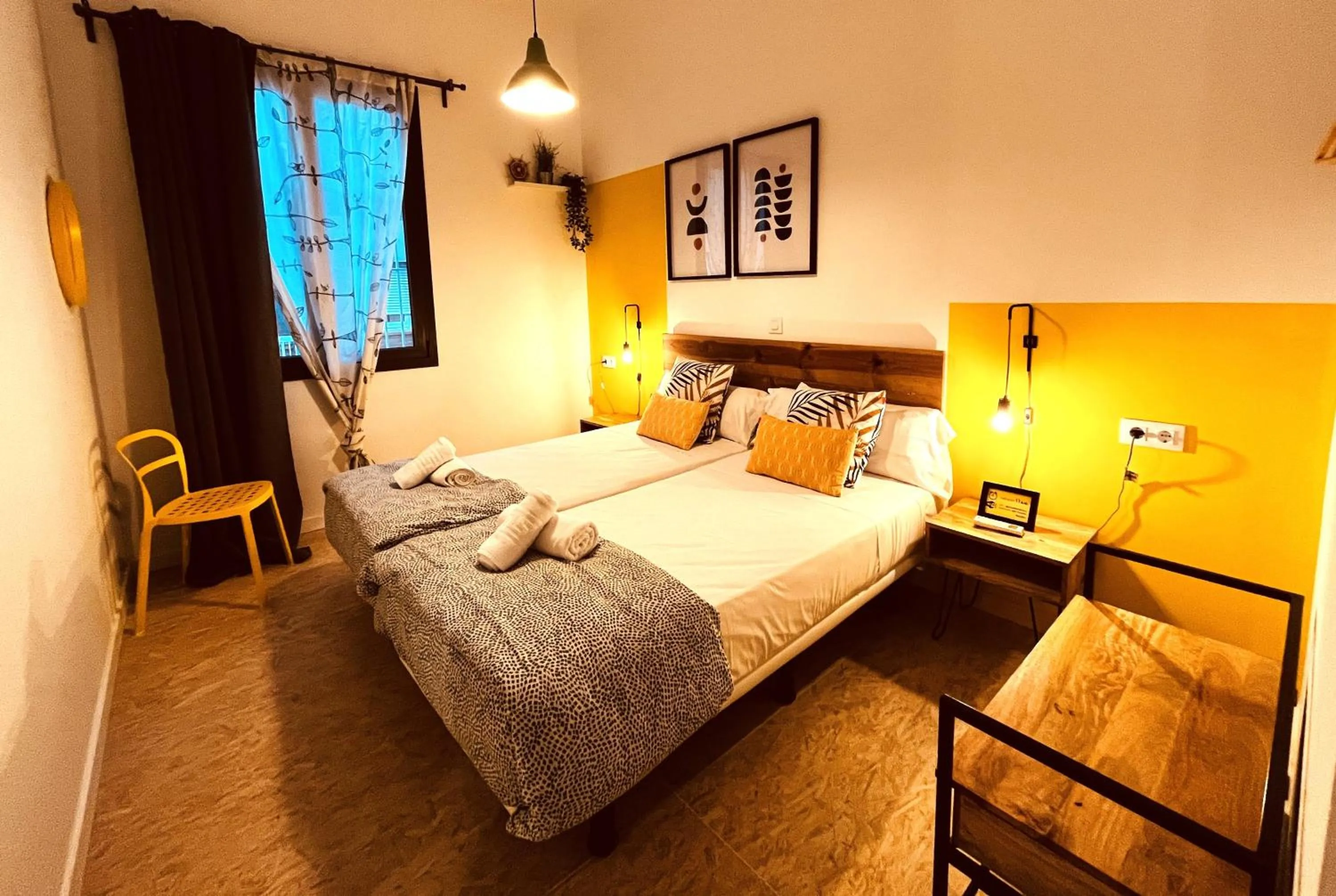 Photo of the whole room, Bed in Bed & Bike Barcelona