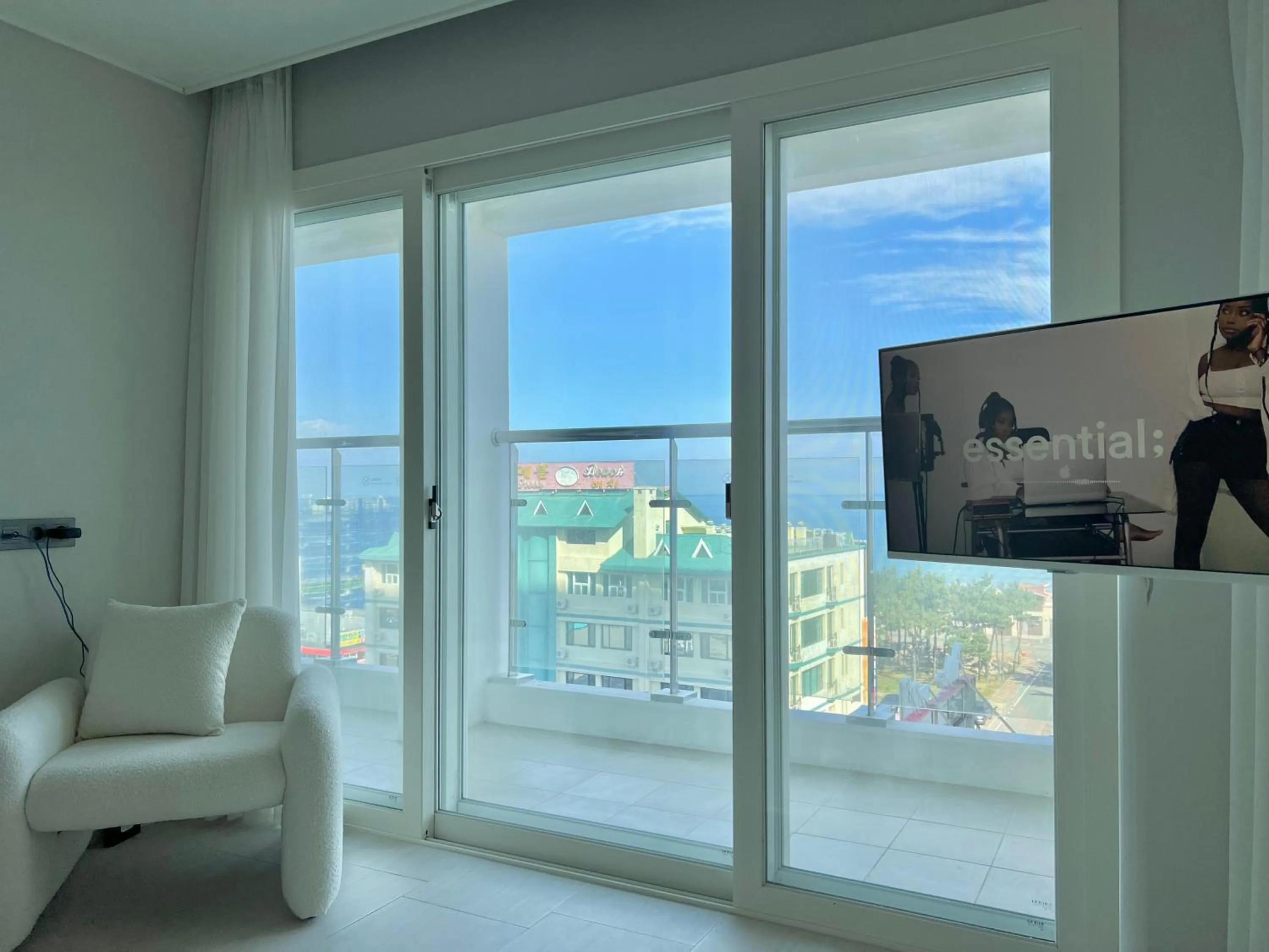 Le Bleu Naksan by Orot