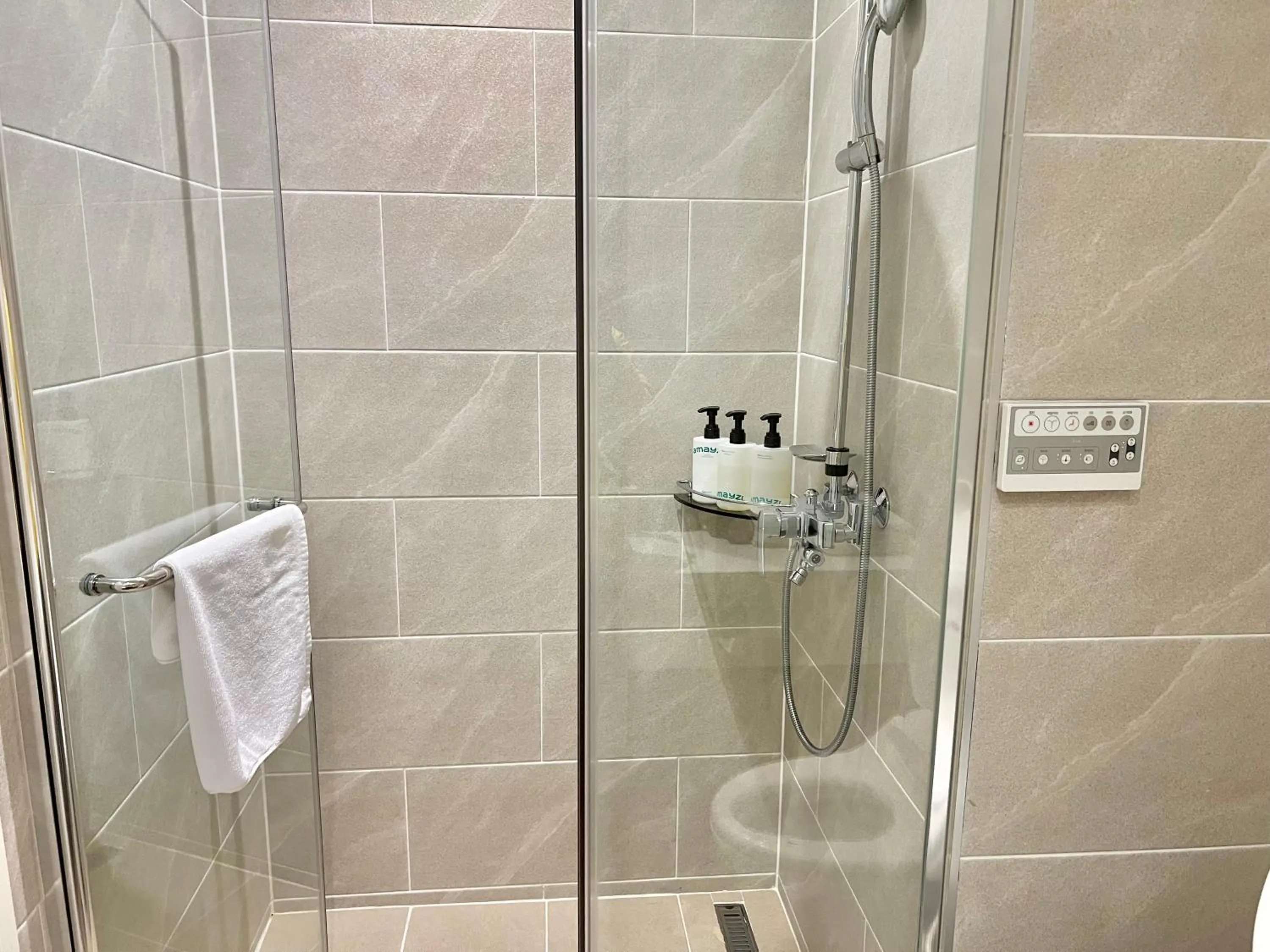 Le Bleu Naksan by Orot