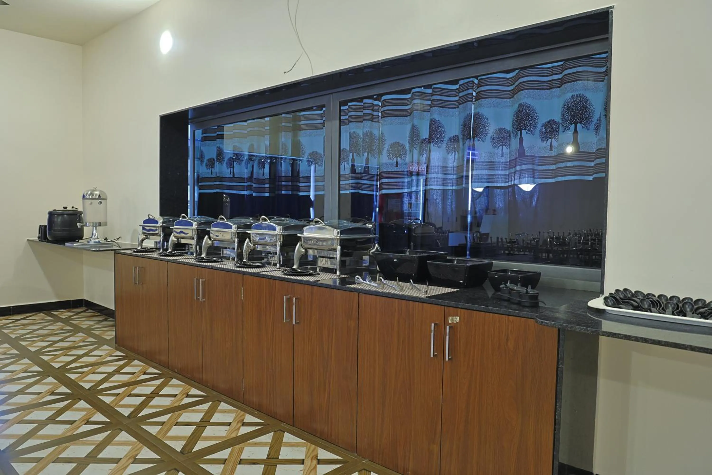 Restaurant/places to eat in VITS Select Diamond Resort Sasan Gir