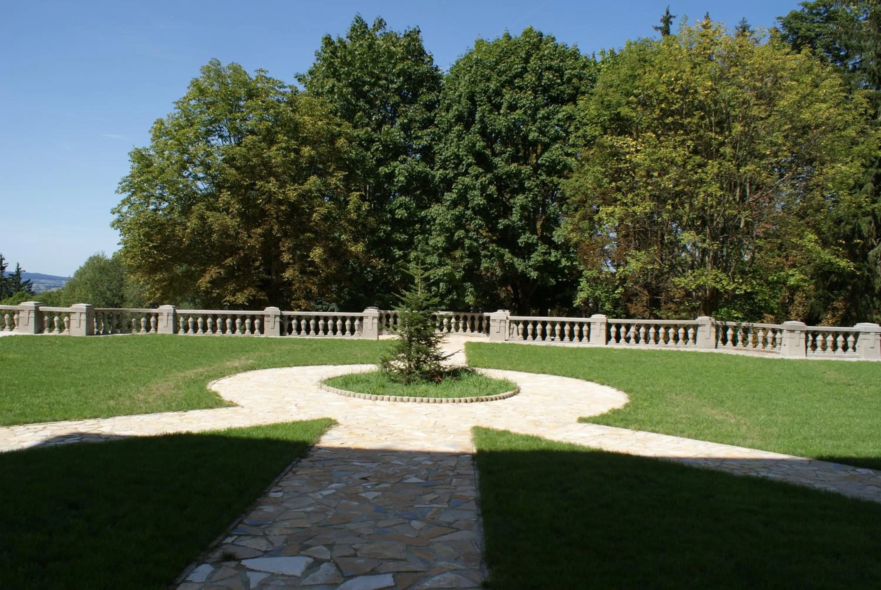 Garden in Rubezahl-Marienbad Luxury Historical Castle Hotel & Golf-Castle Hotel Collection