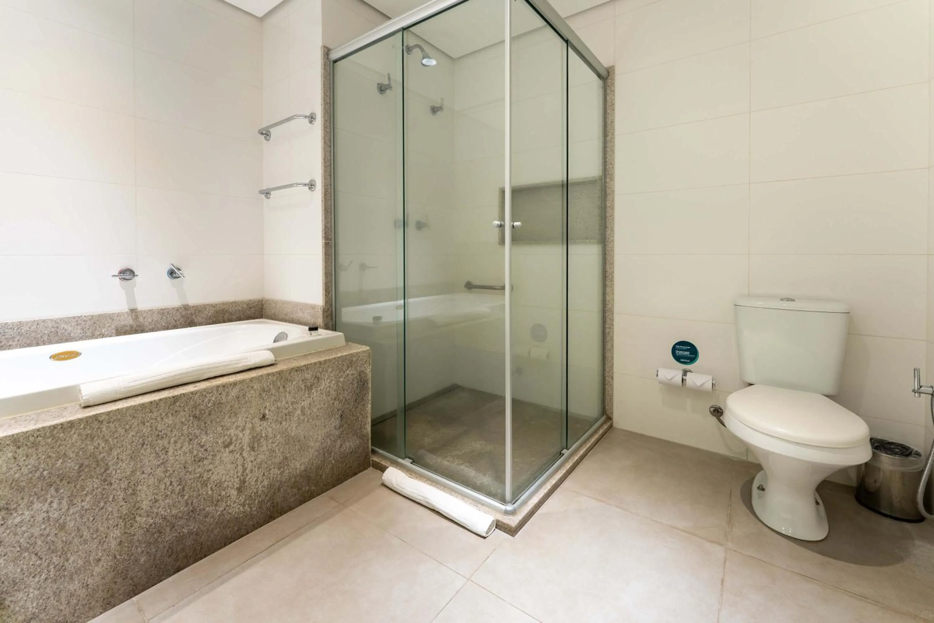 Shower in Deville Prime Campo Grande