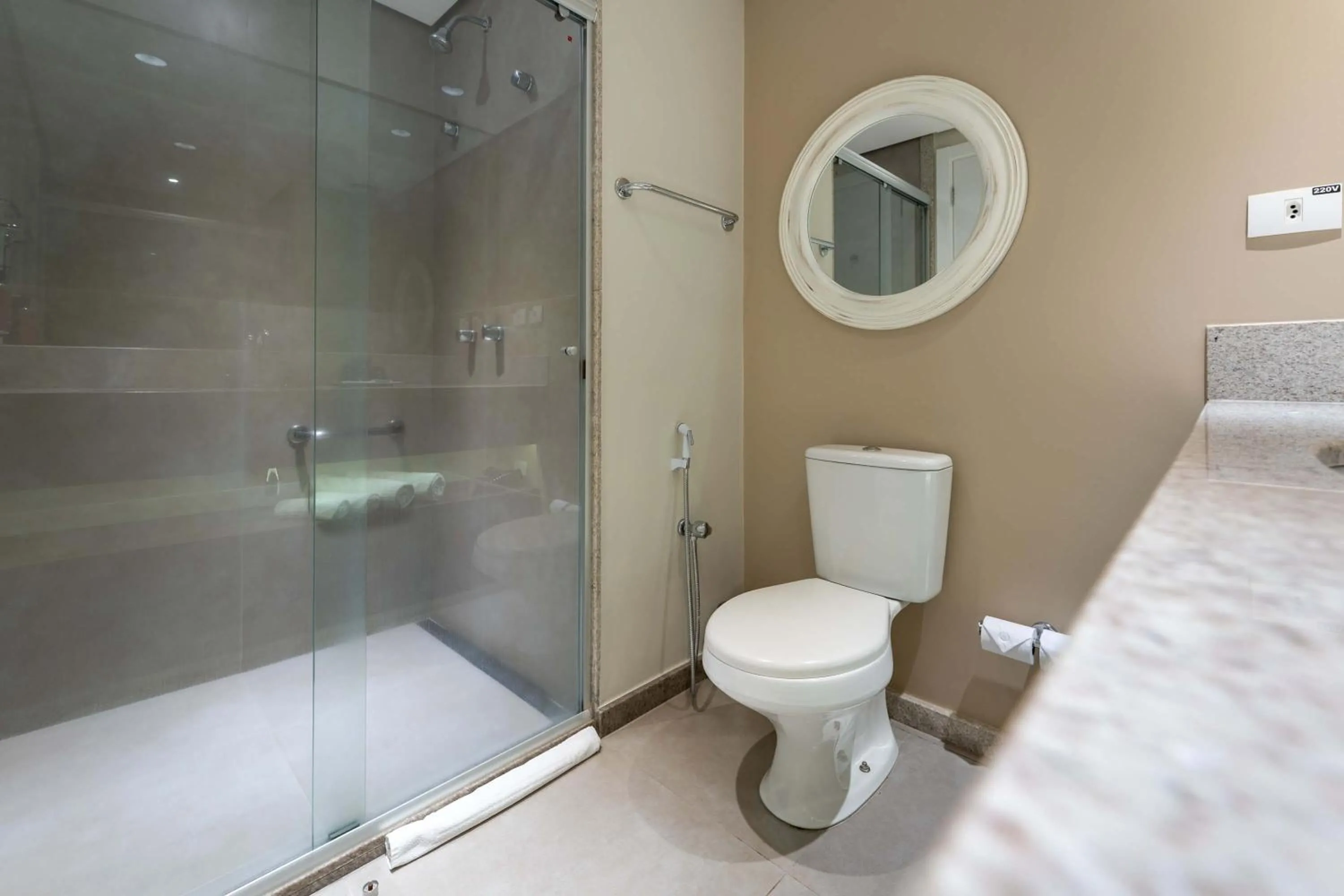 Bathroom in Deville Prime Campo Grande