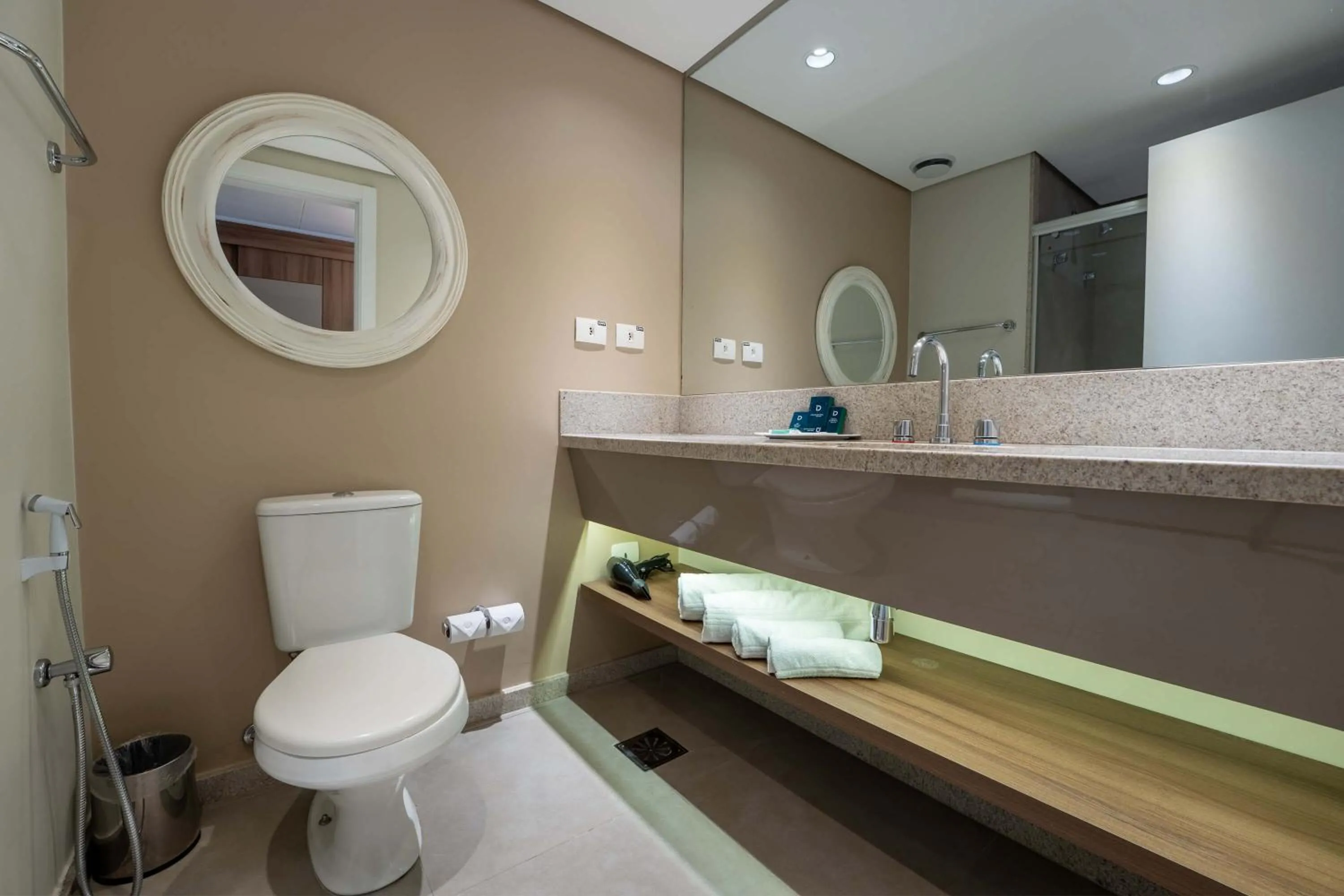 Bathroom in Deville Prime Campo Grande