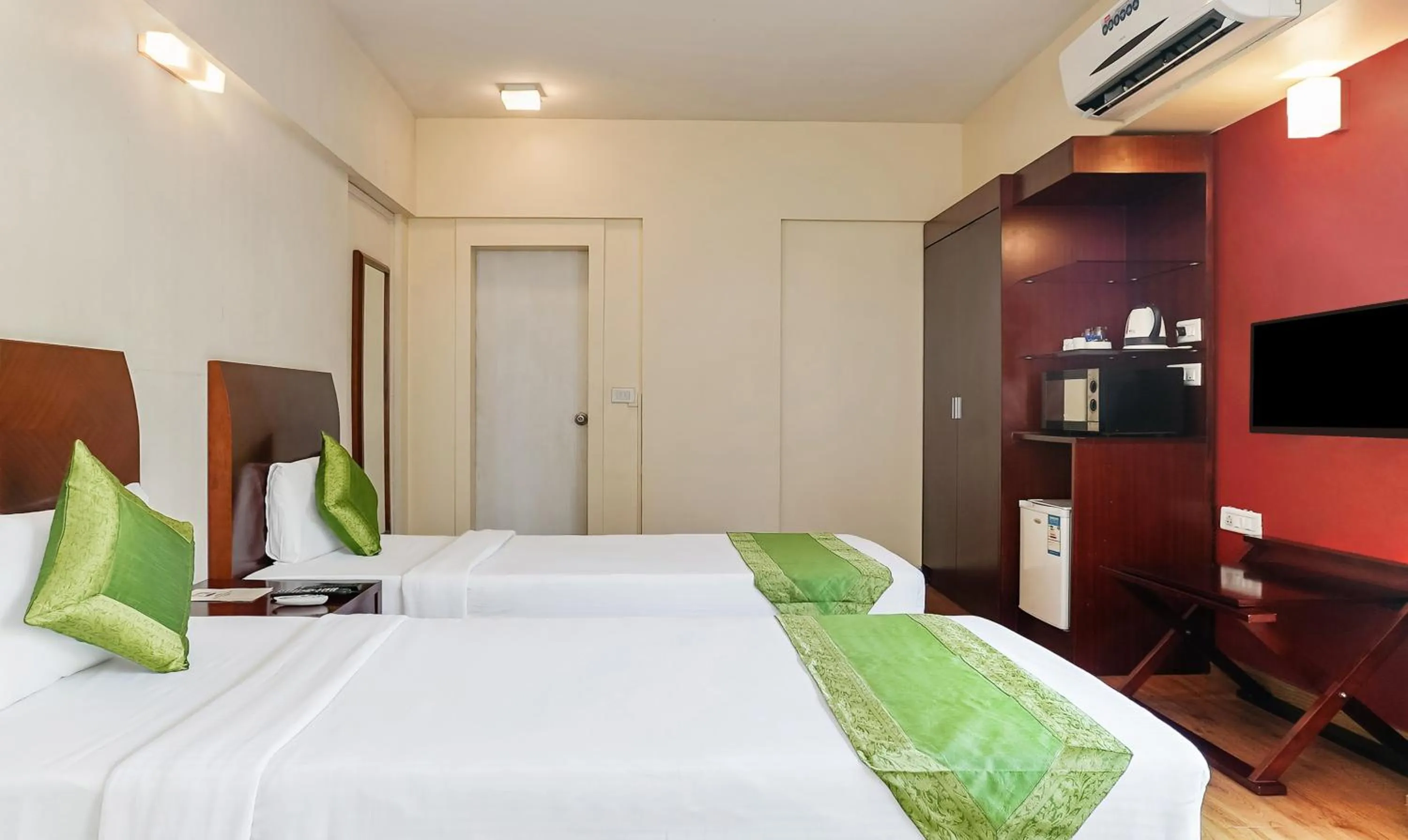 Bedroom, Bed in Treebo Brooks Manor