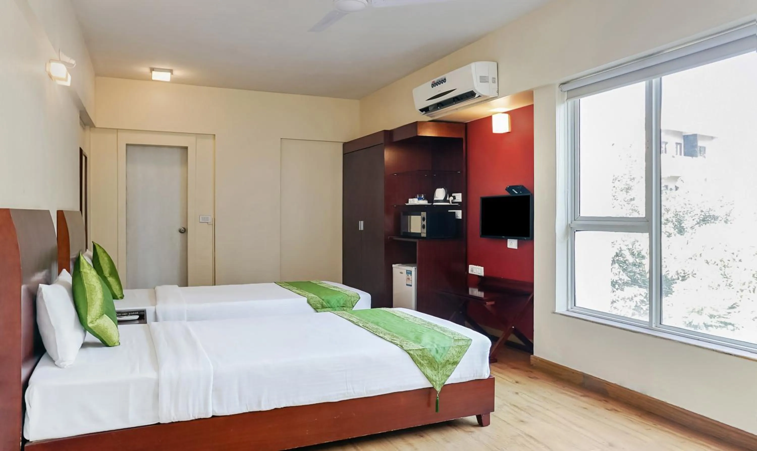 Bedroom, Bed in Treebo Brooks Manor