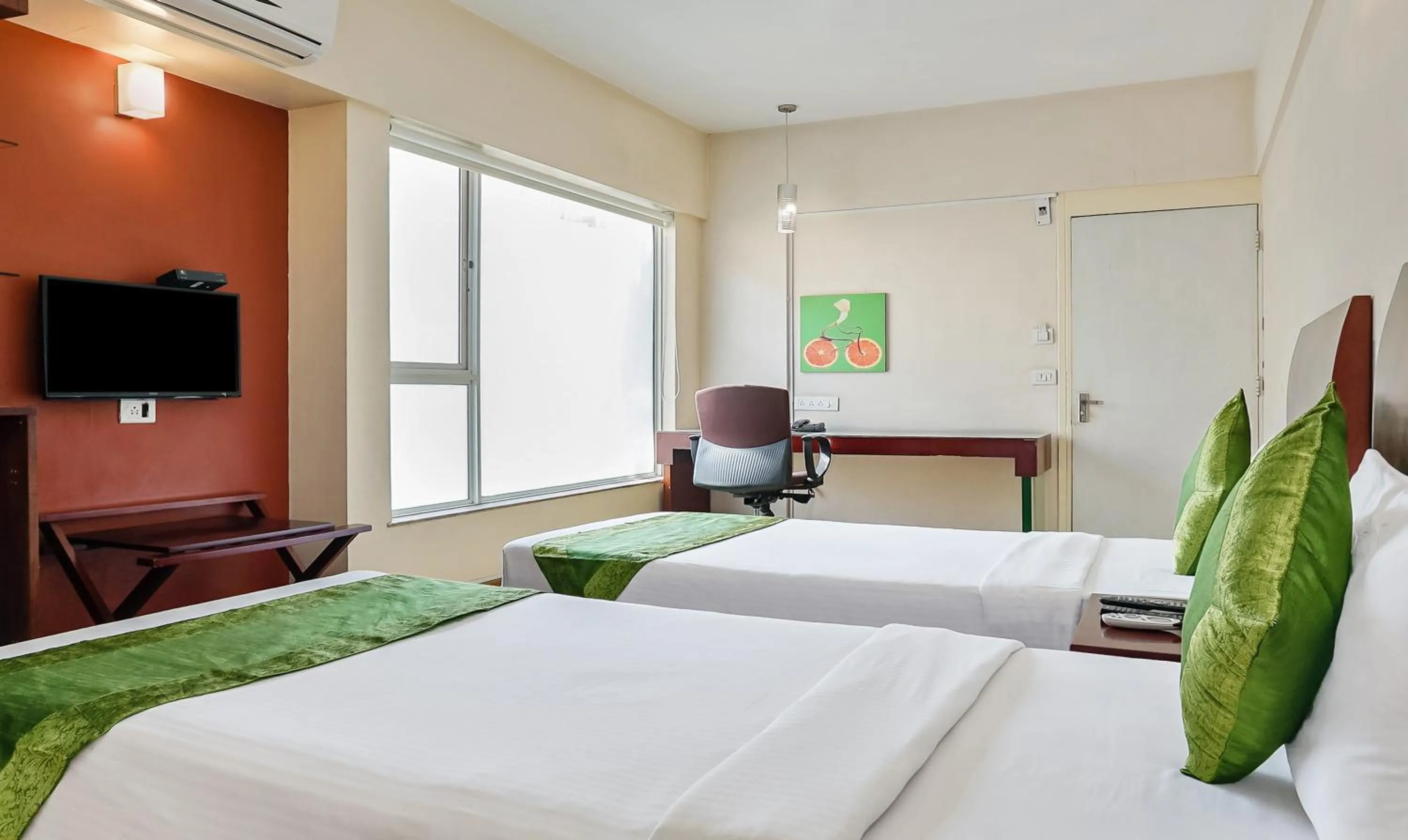 Bedroom, Bed in Treebo Brooks Manor