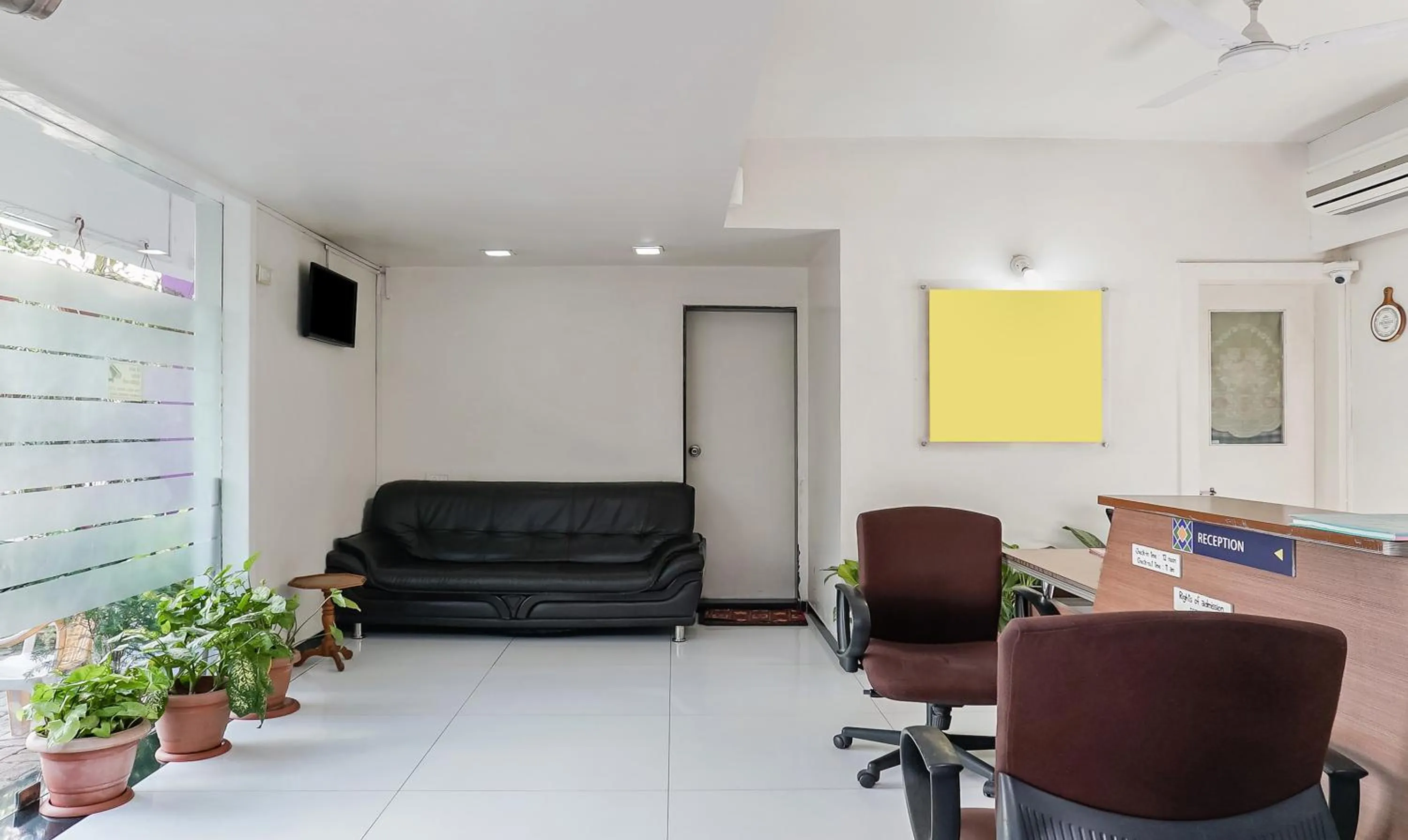 Seating area in Treebo Brooks Manor