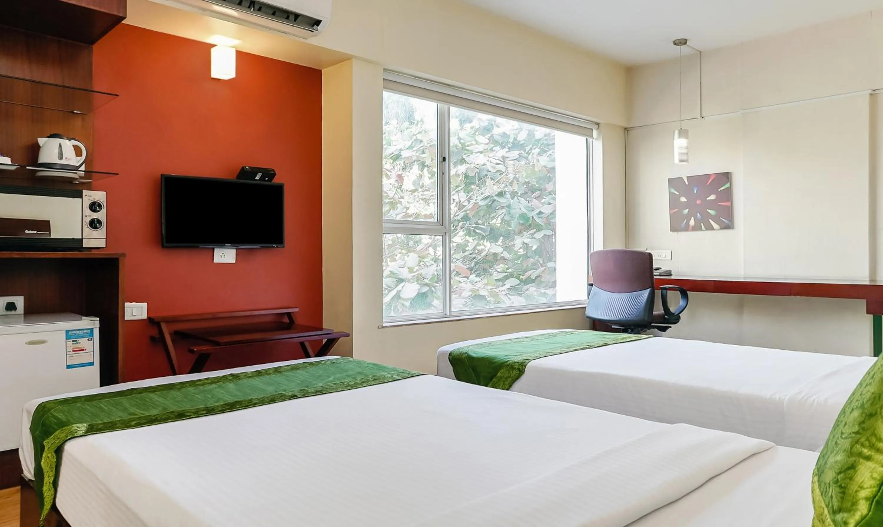 Bedroom, Bed in Treebo Brooks Manor