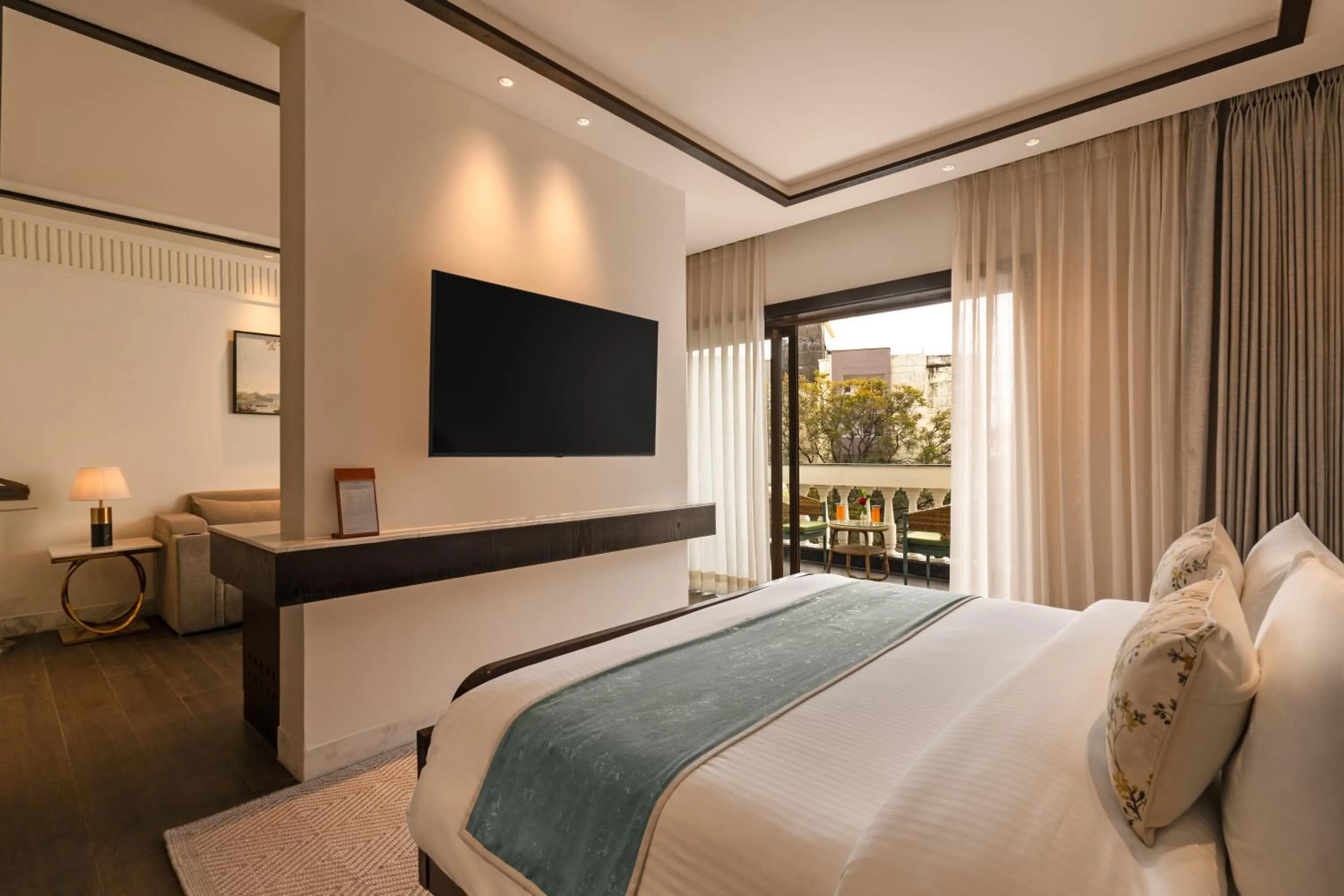 Suite with Balcony in Auradoon, Dehradun - By Leisure Hotels