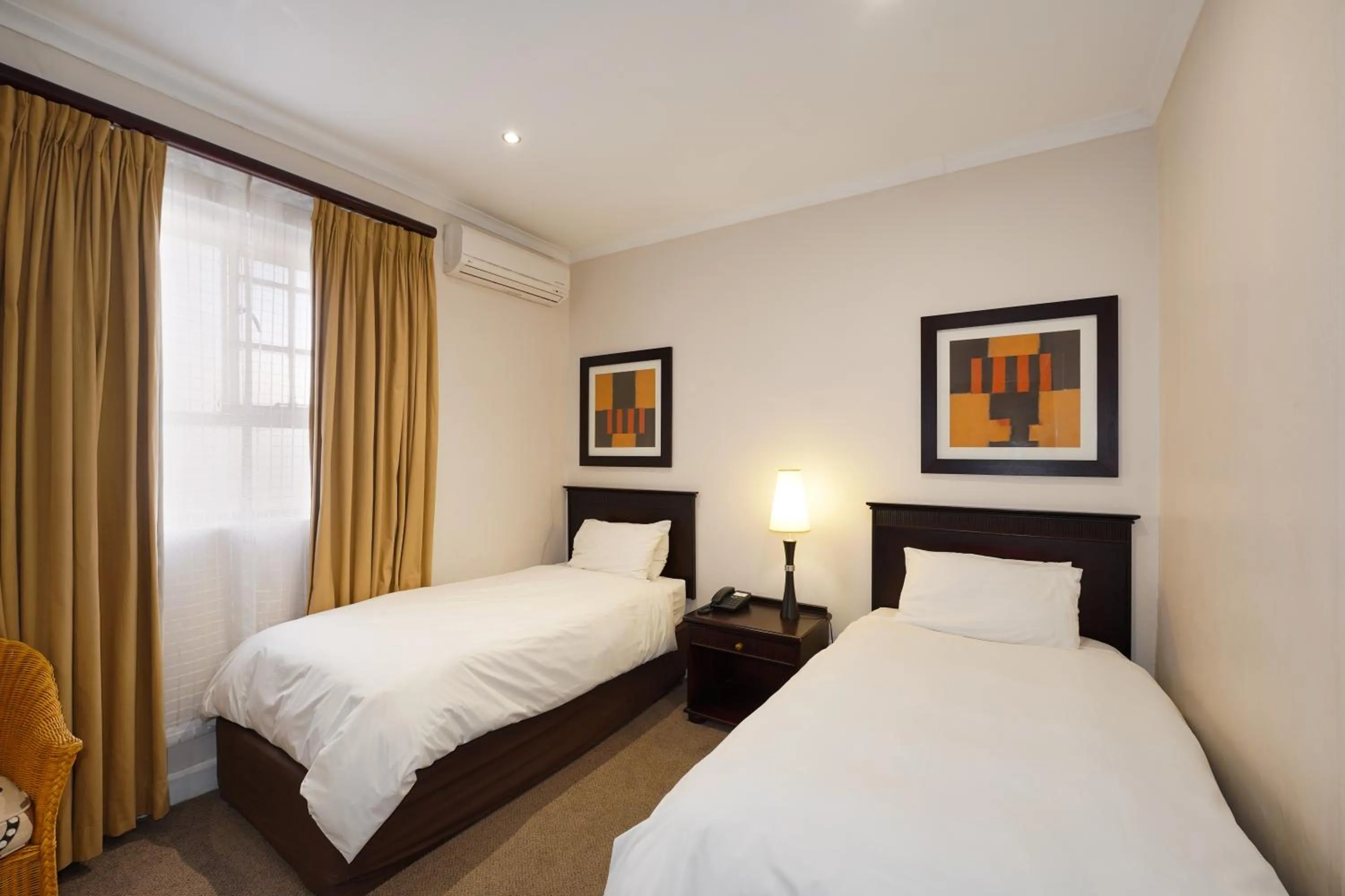 Bed in Cumberland Hotel Worcester