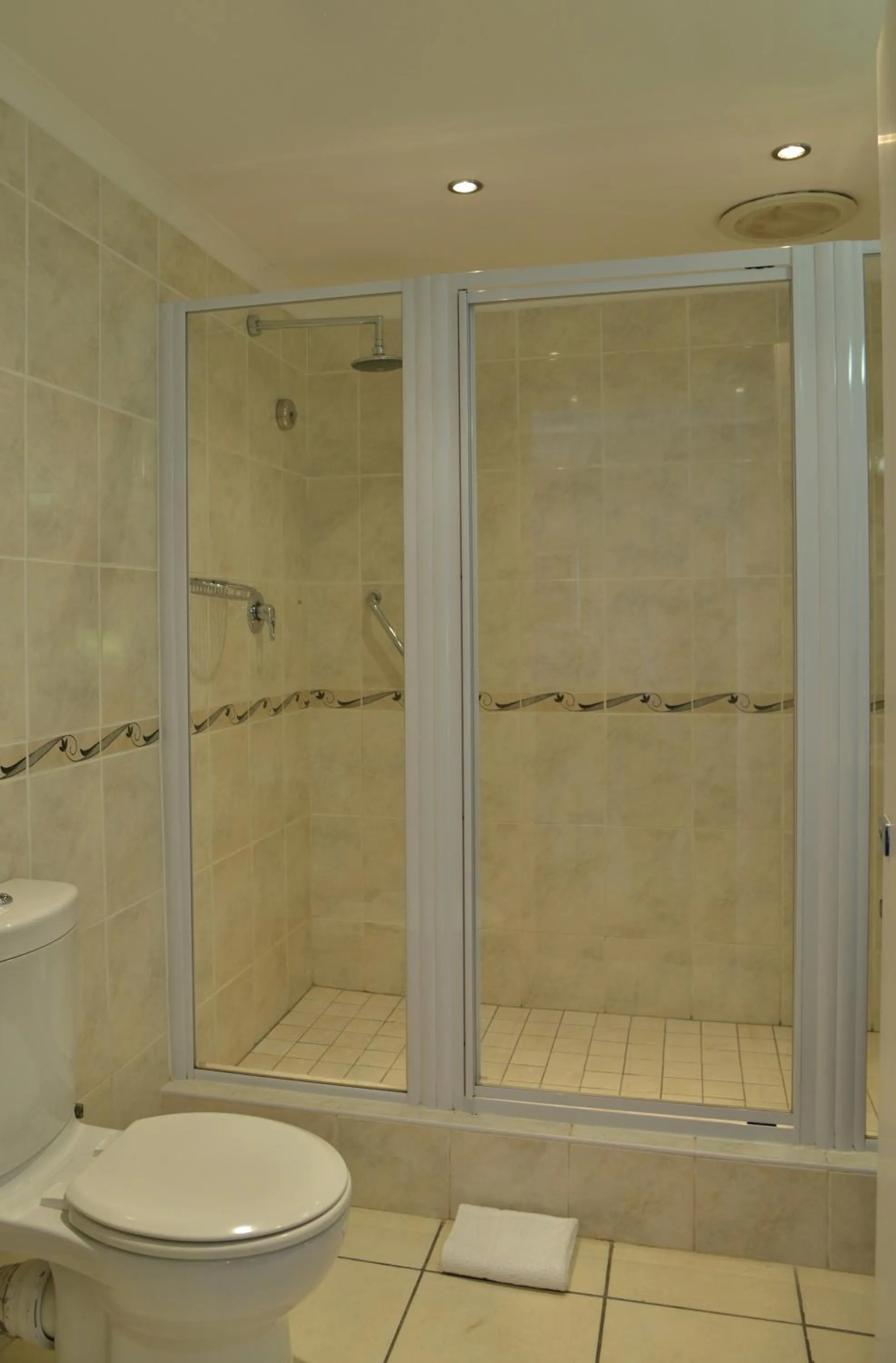 Bathroom in Cumberland Hotel Worcester