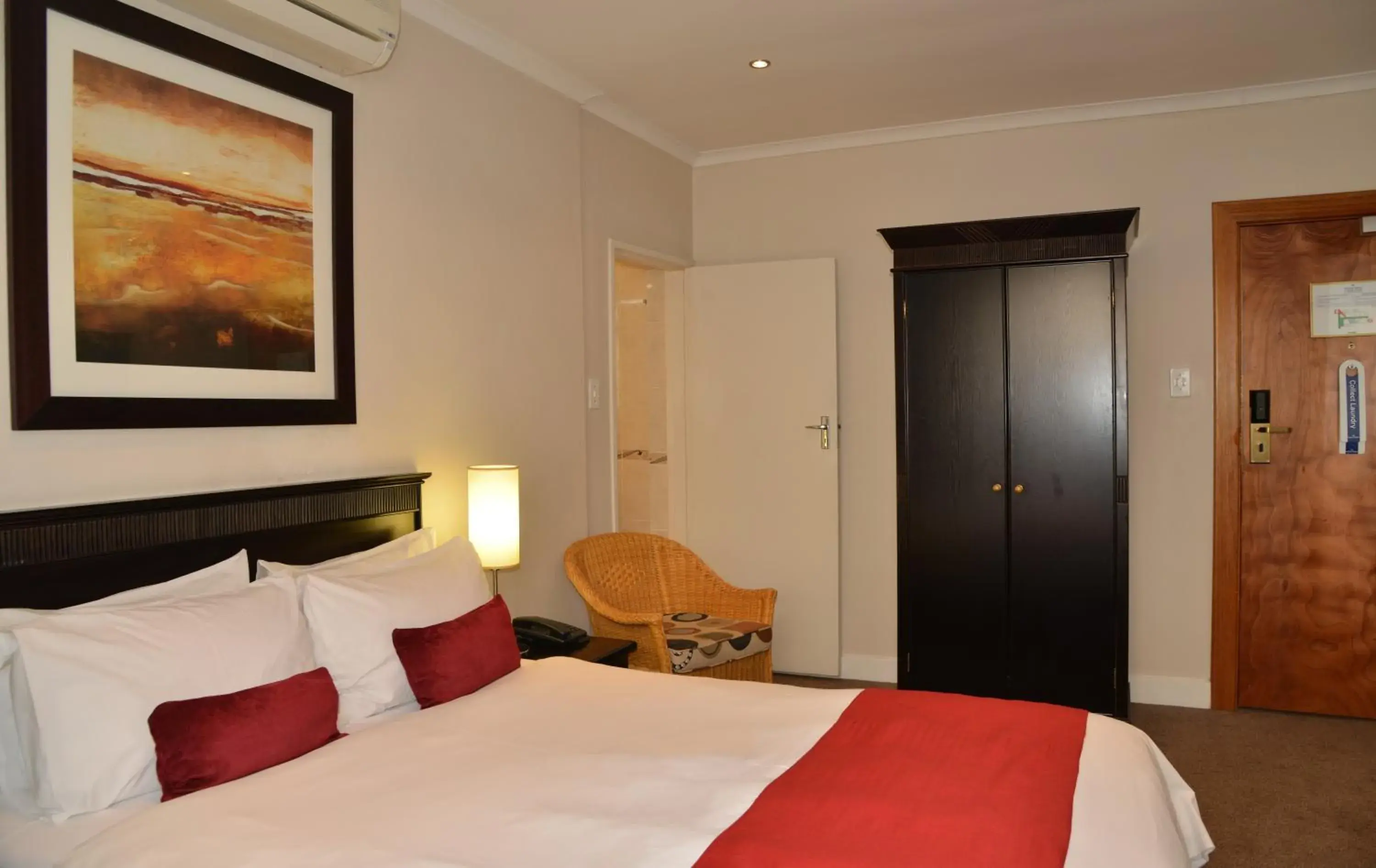 Deluxe Double Room in Protea Hotel by Marriott Worcester Cumberland Deluxe Double Room in Protea Hotel by Marriott Worcester Cumberland