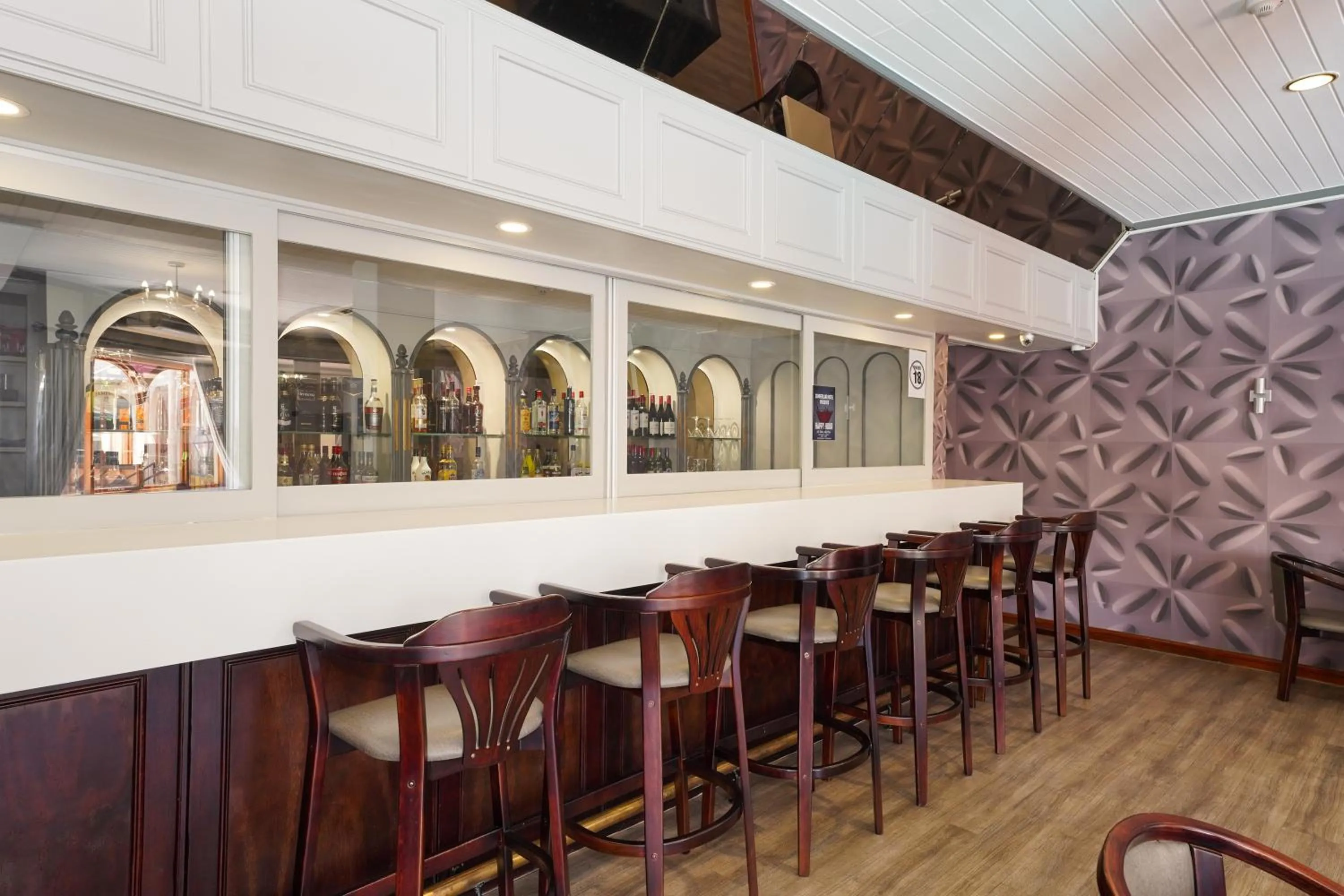 Lounge or bar in Cumberland Hotel Worcester