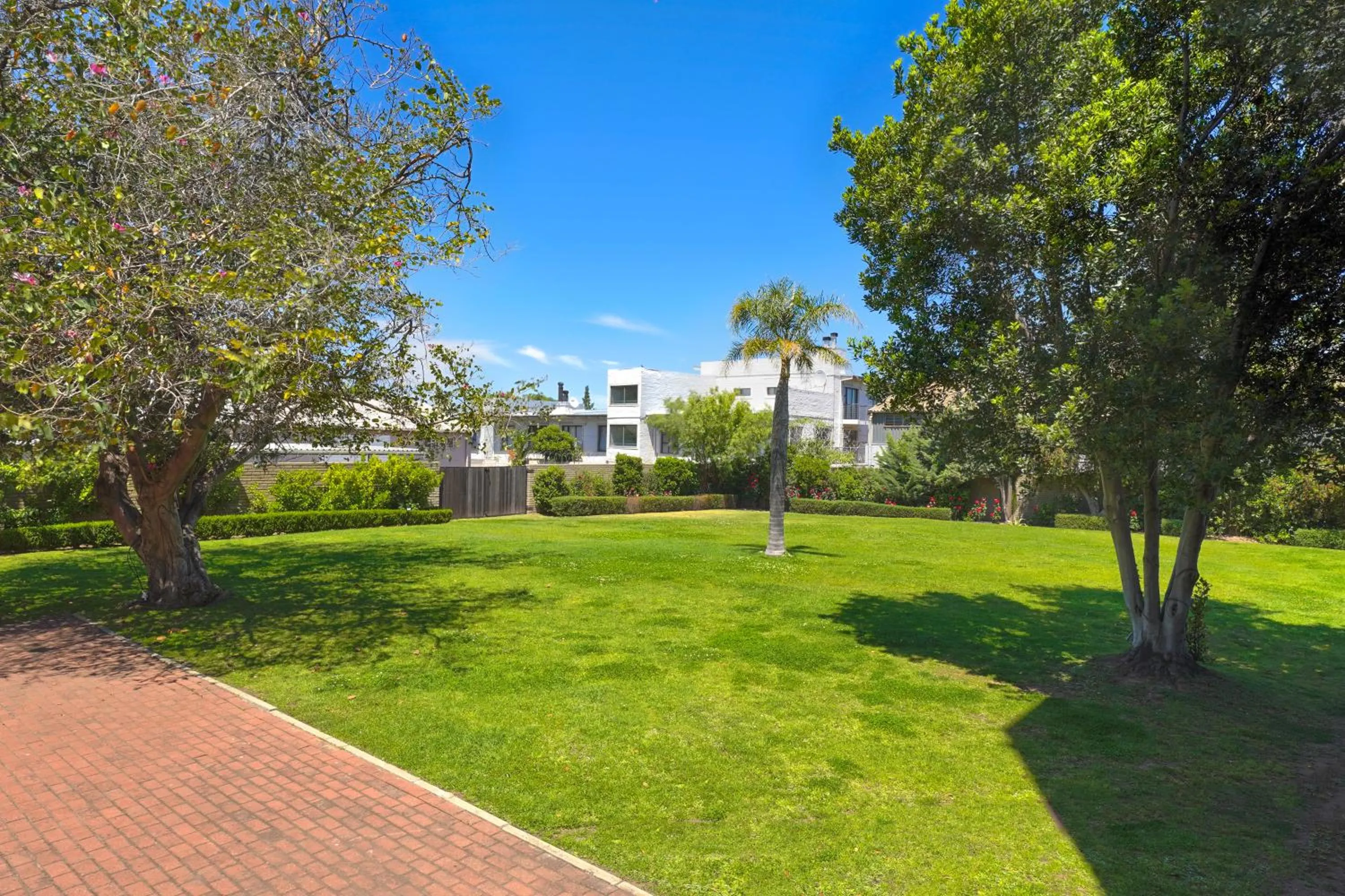 Property building in Cumberland Hotel Worcester