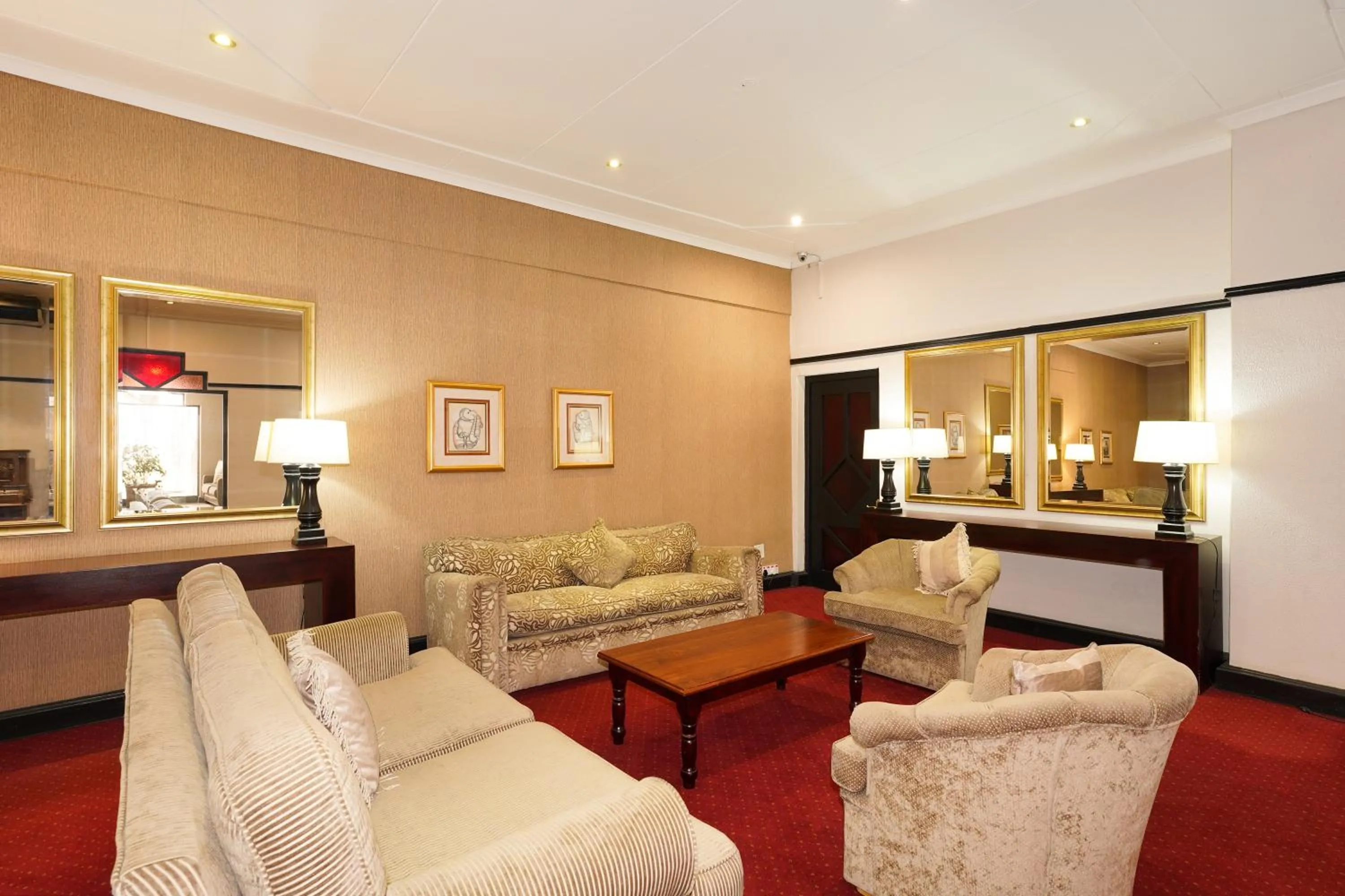 Seating area in Cumberland Hotel Worcester