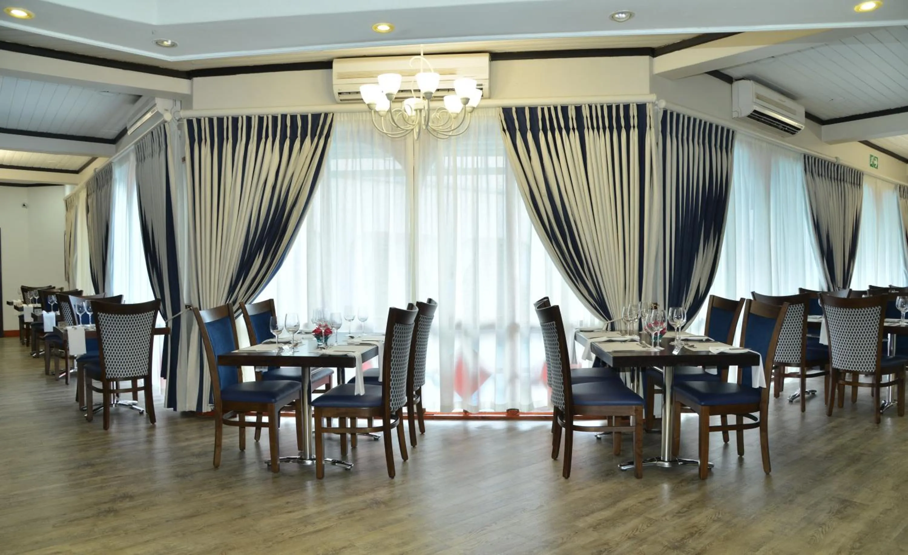 Restaurant/places to eat in Cumberland Hotel Worcester