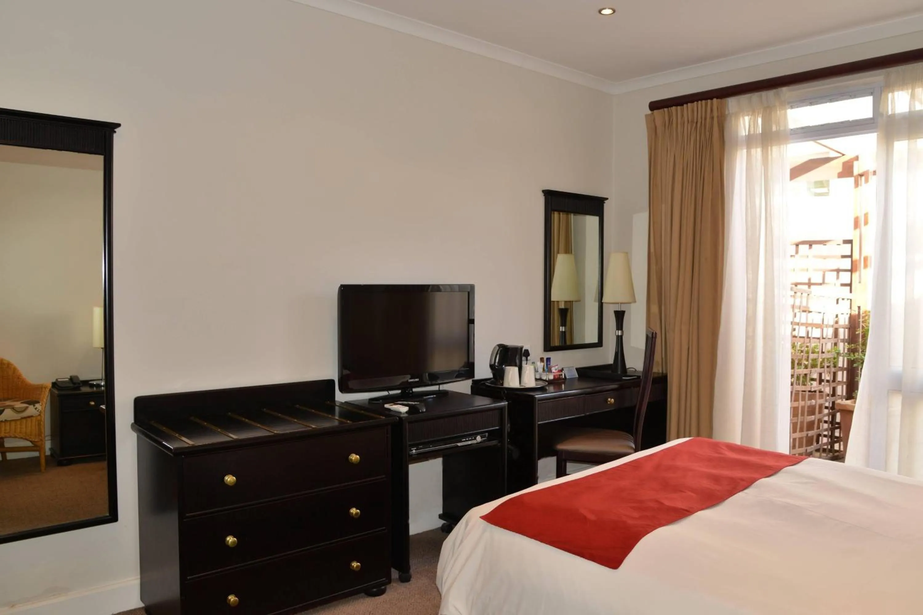 Photo of the whole room, Bed in Cumberland Hotel Worcester