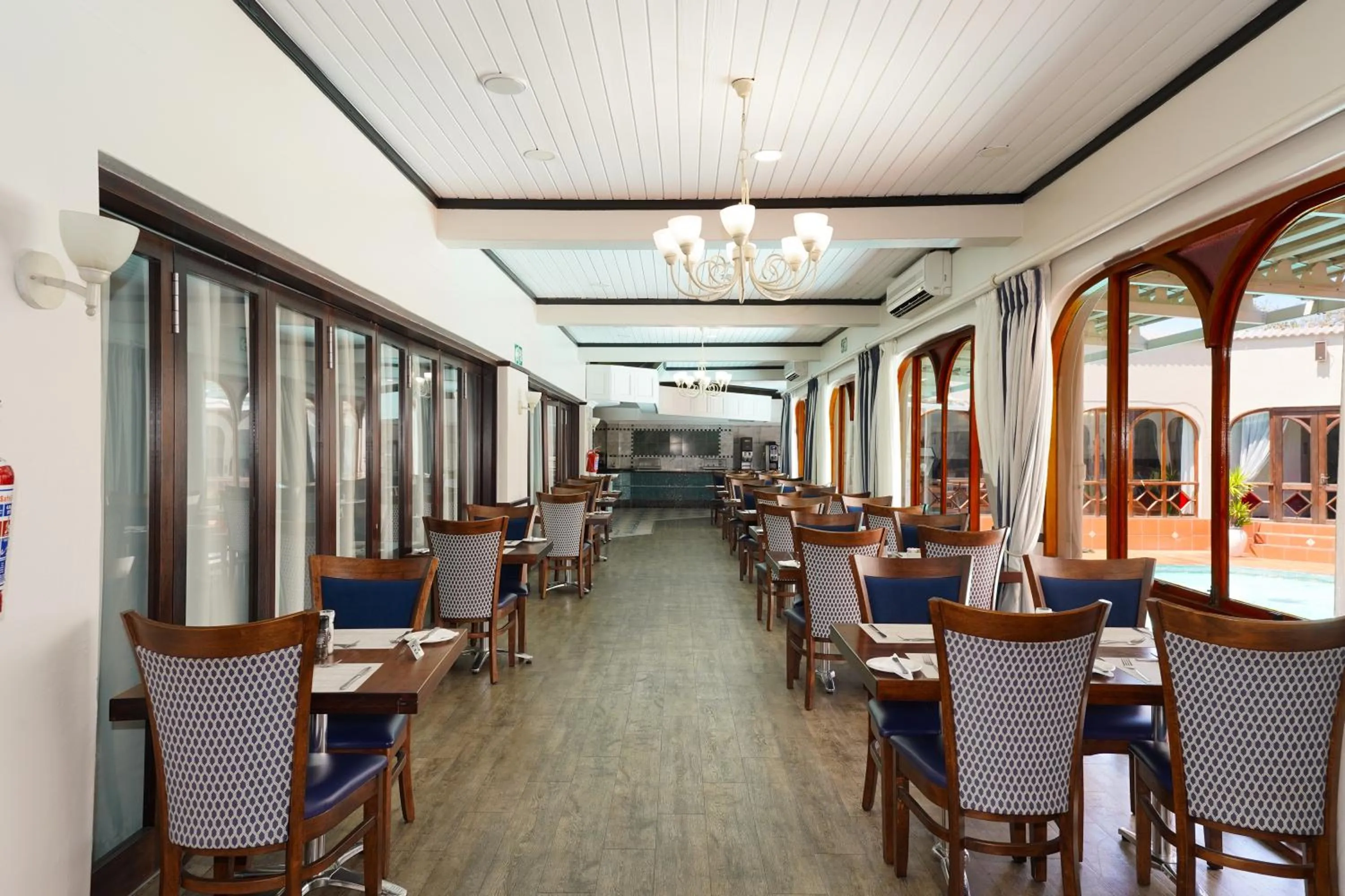 Restaurant/places to eat in Cumberland Hotel Worcester