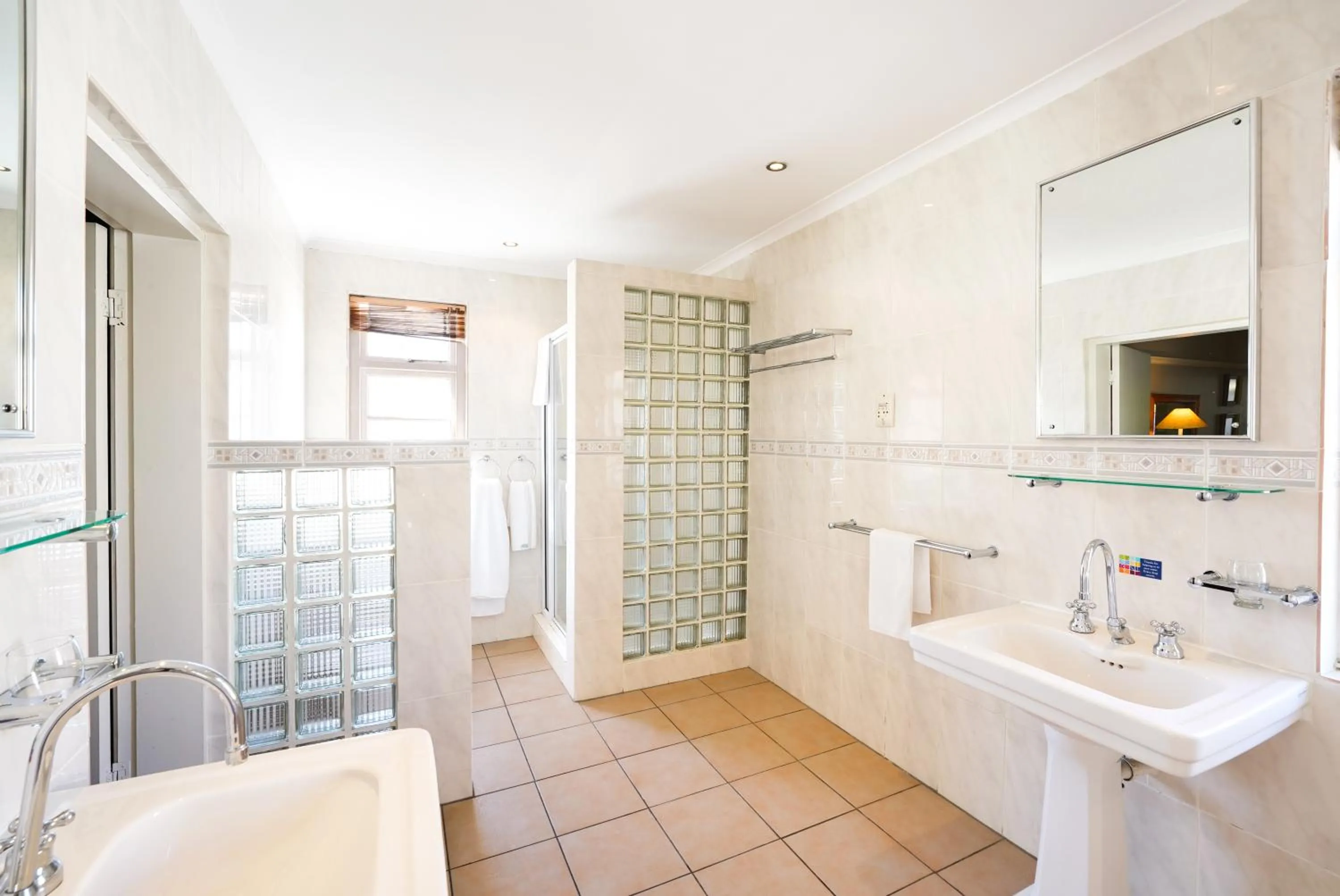 Shower in Cumberland Hotel Worcester