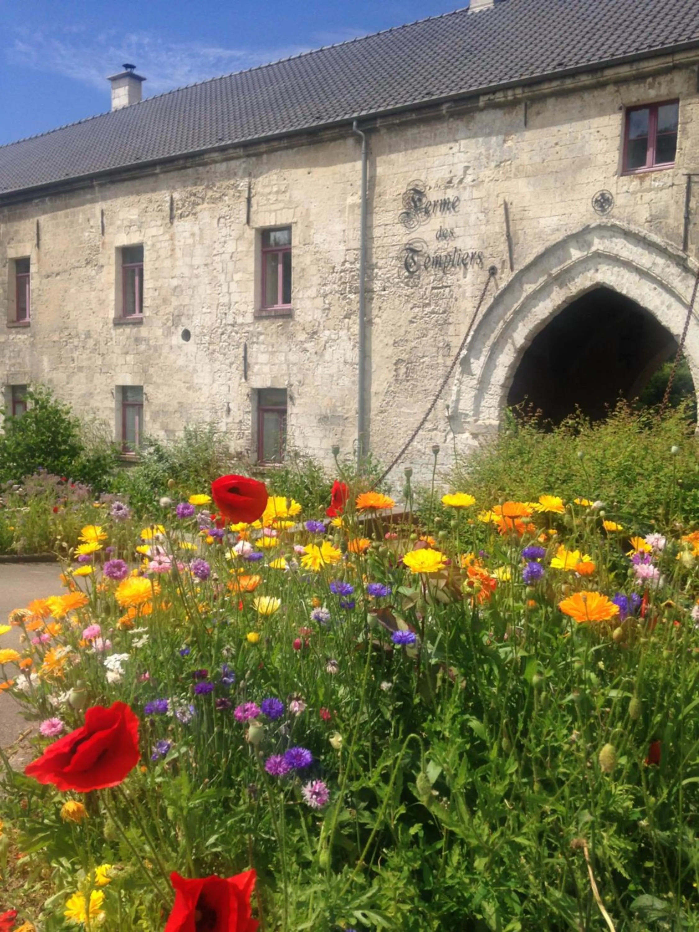 Facade/entrance in La Ferme des Templiers de Fléchinelle