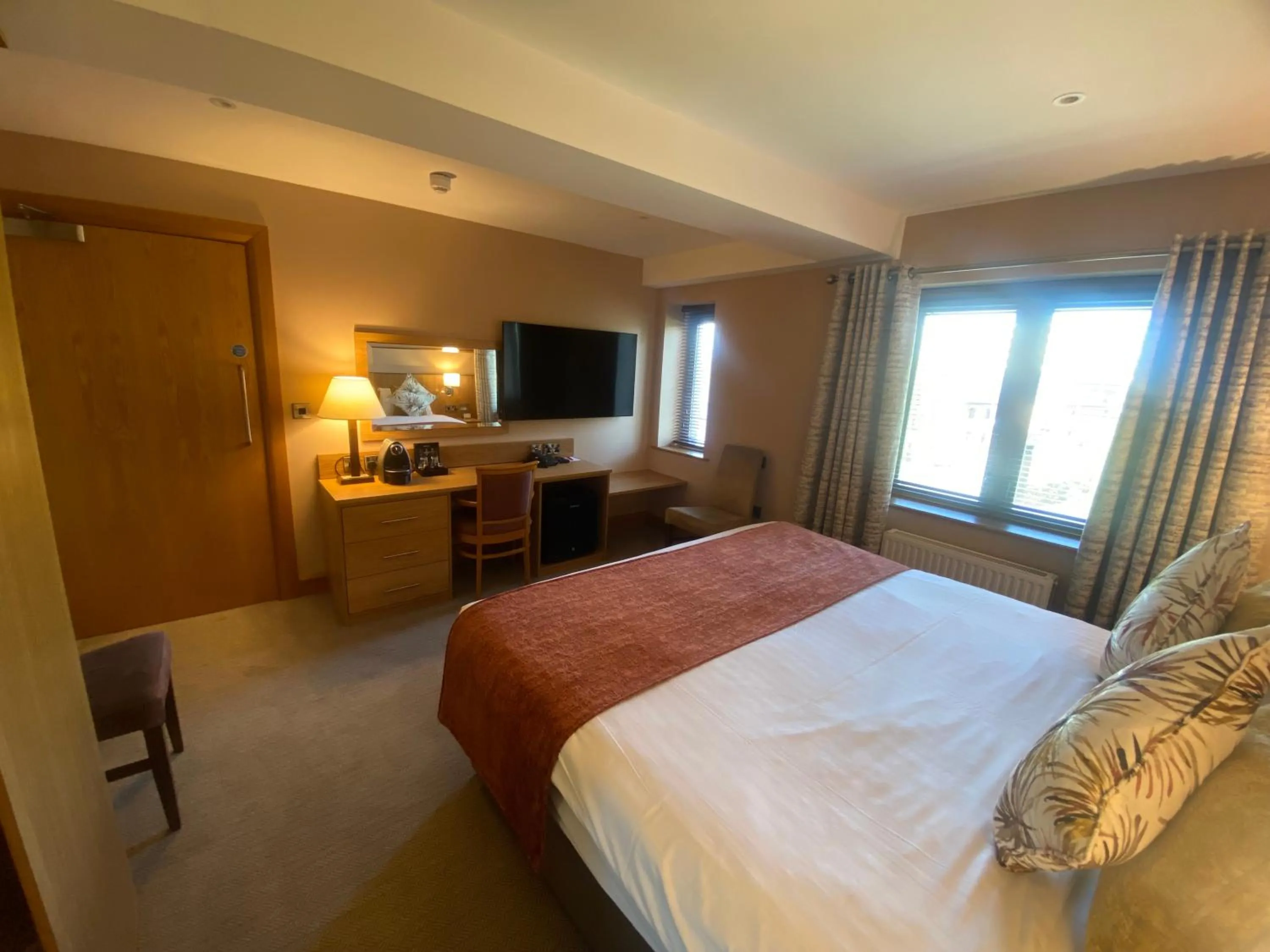 Bedroom, Bed in Belmore Court & Motel