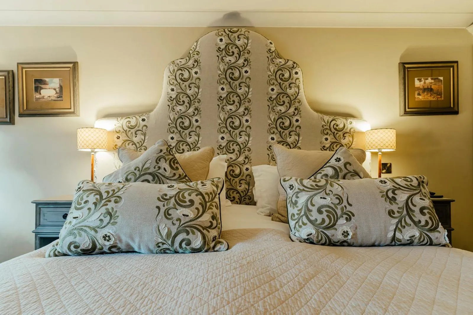 Bed in The Pheasant Hotel