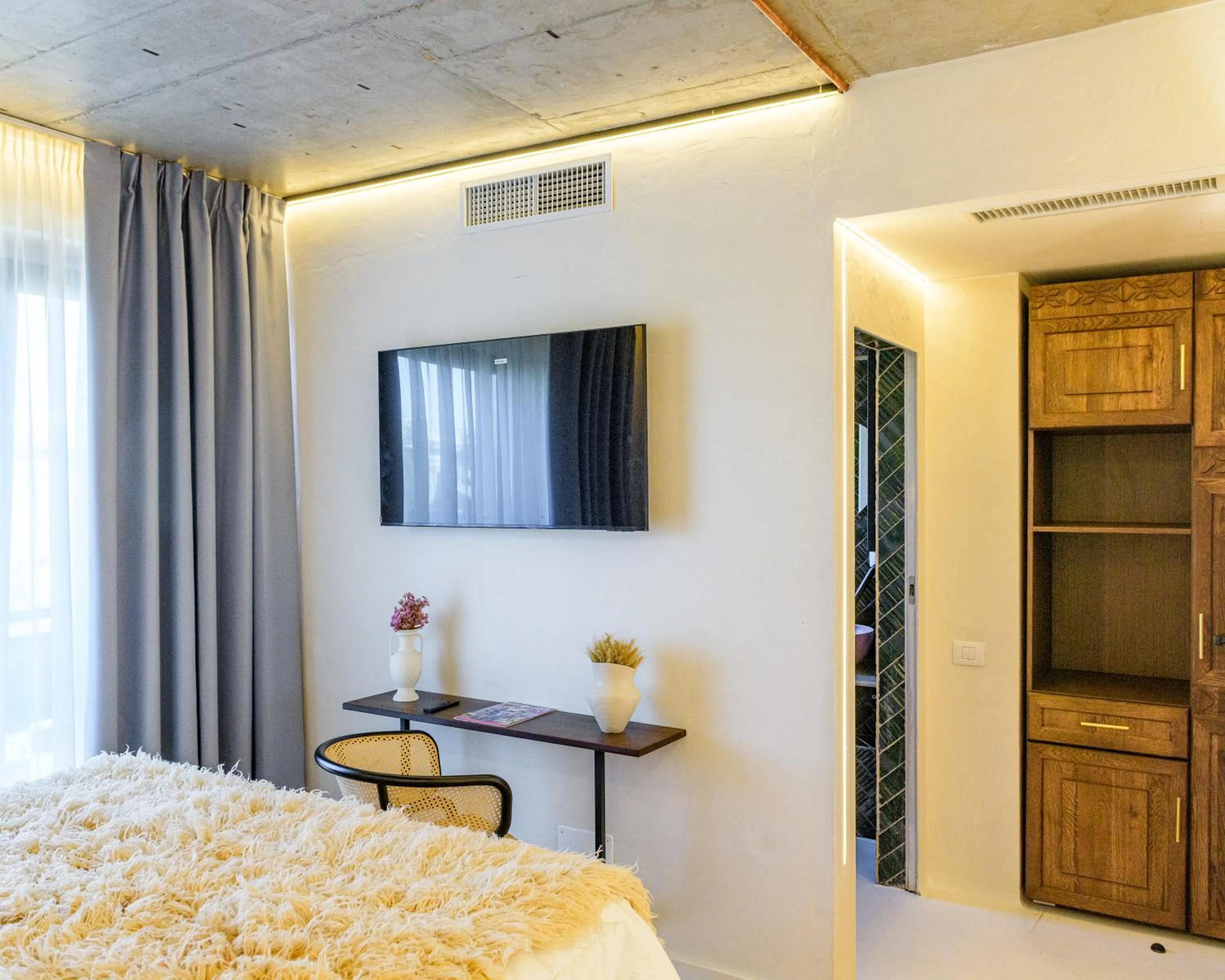 Bed in Nishani Boutique