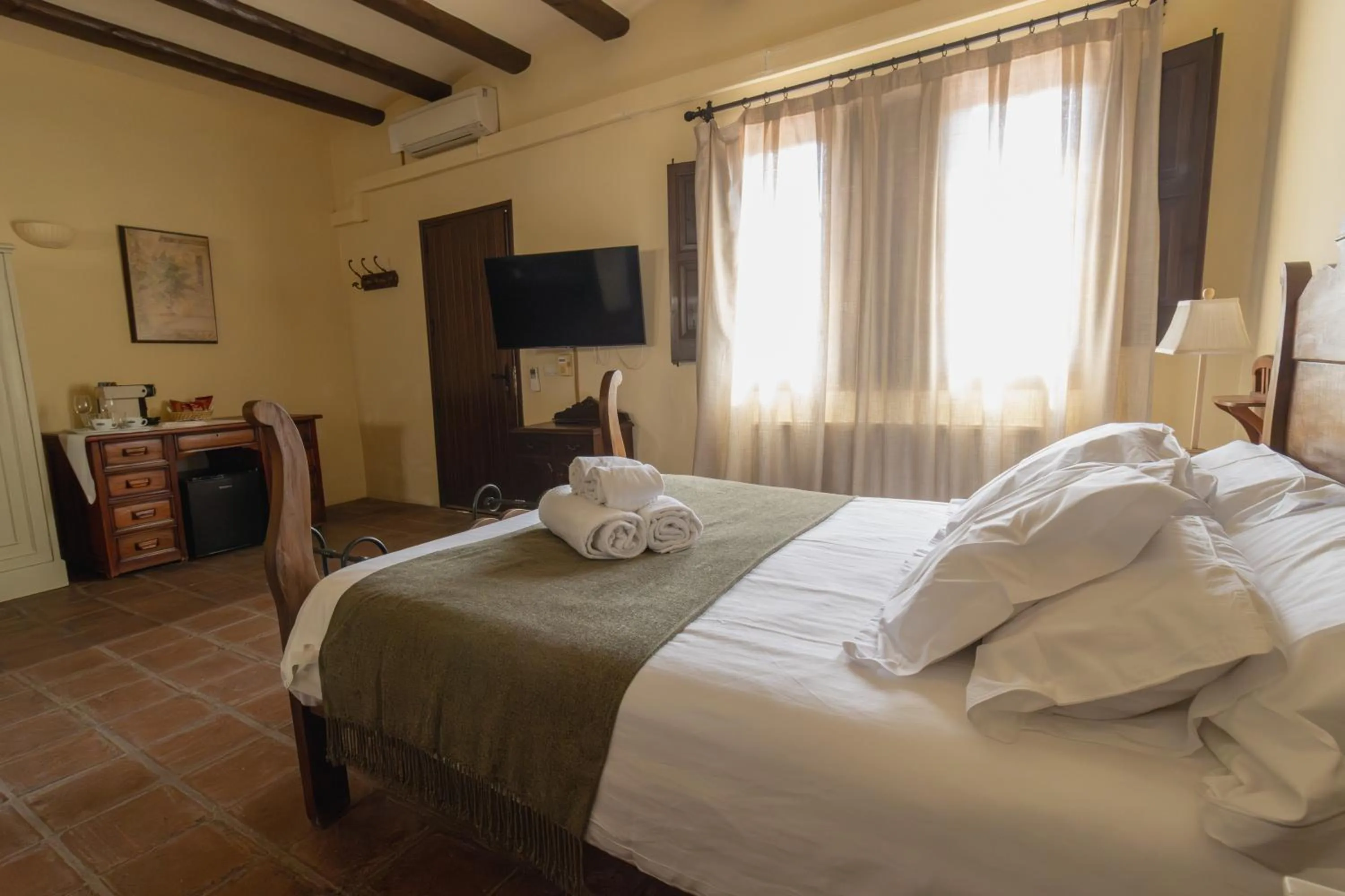 Bed in Hostal La Riera de Peratallada