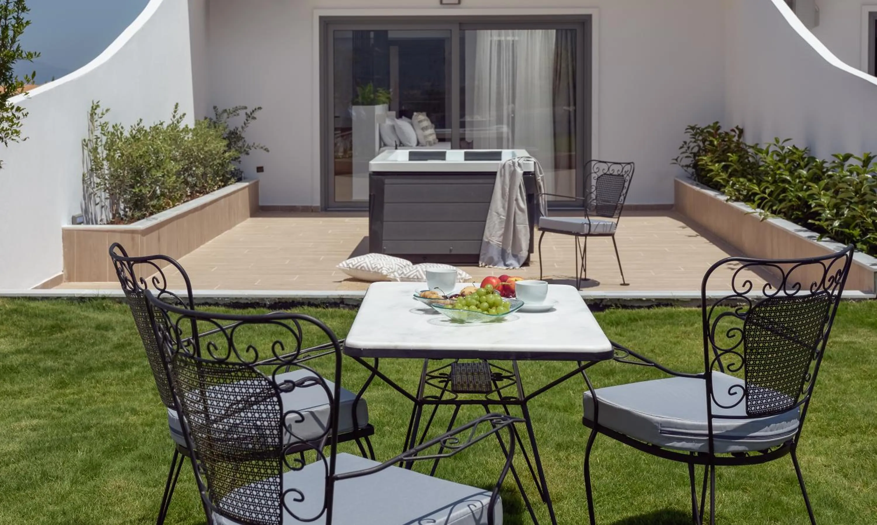 Garden in Letsos Hotel