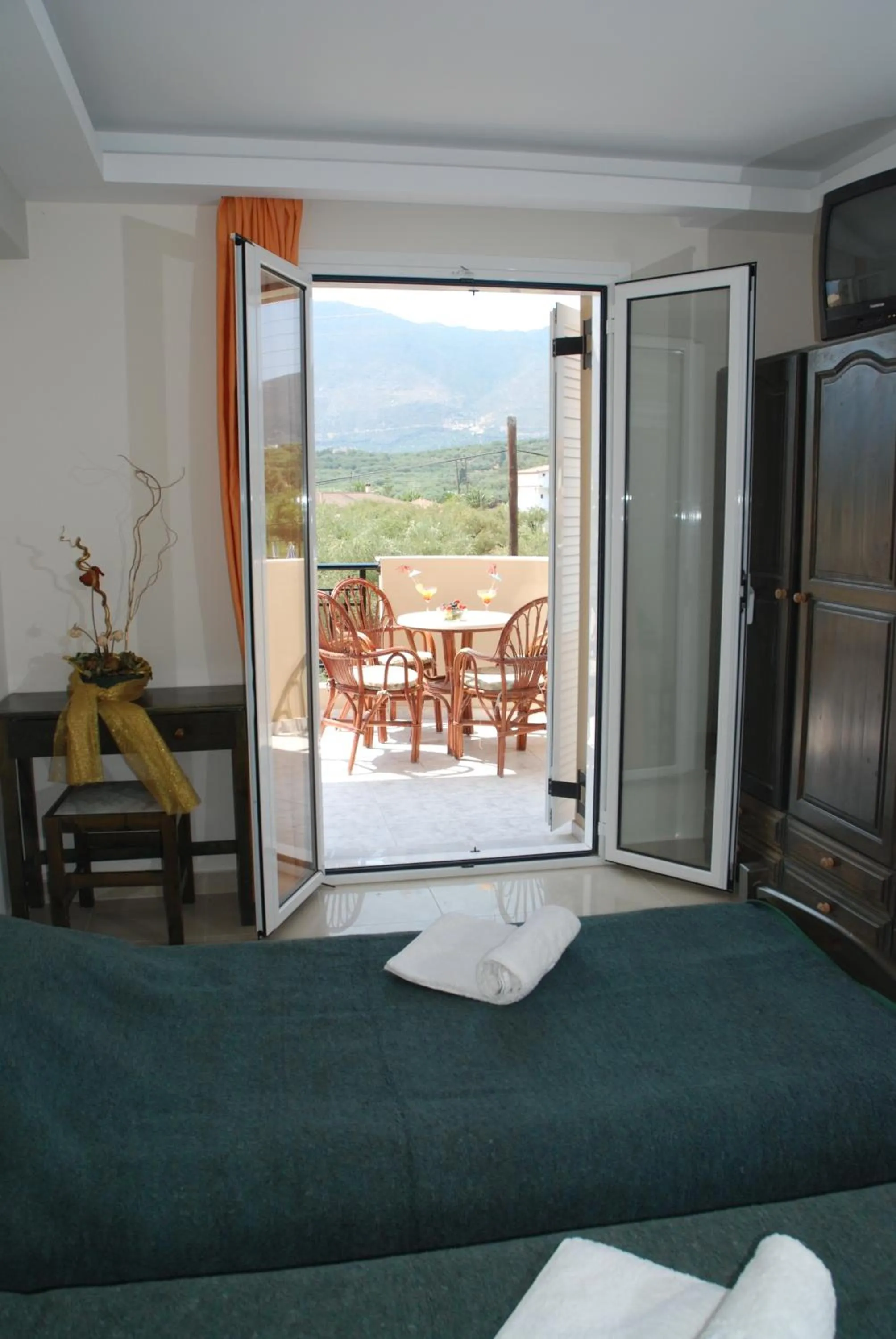 Bedroom, Bed in Letsos Hotel