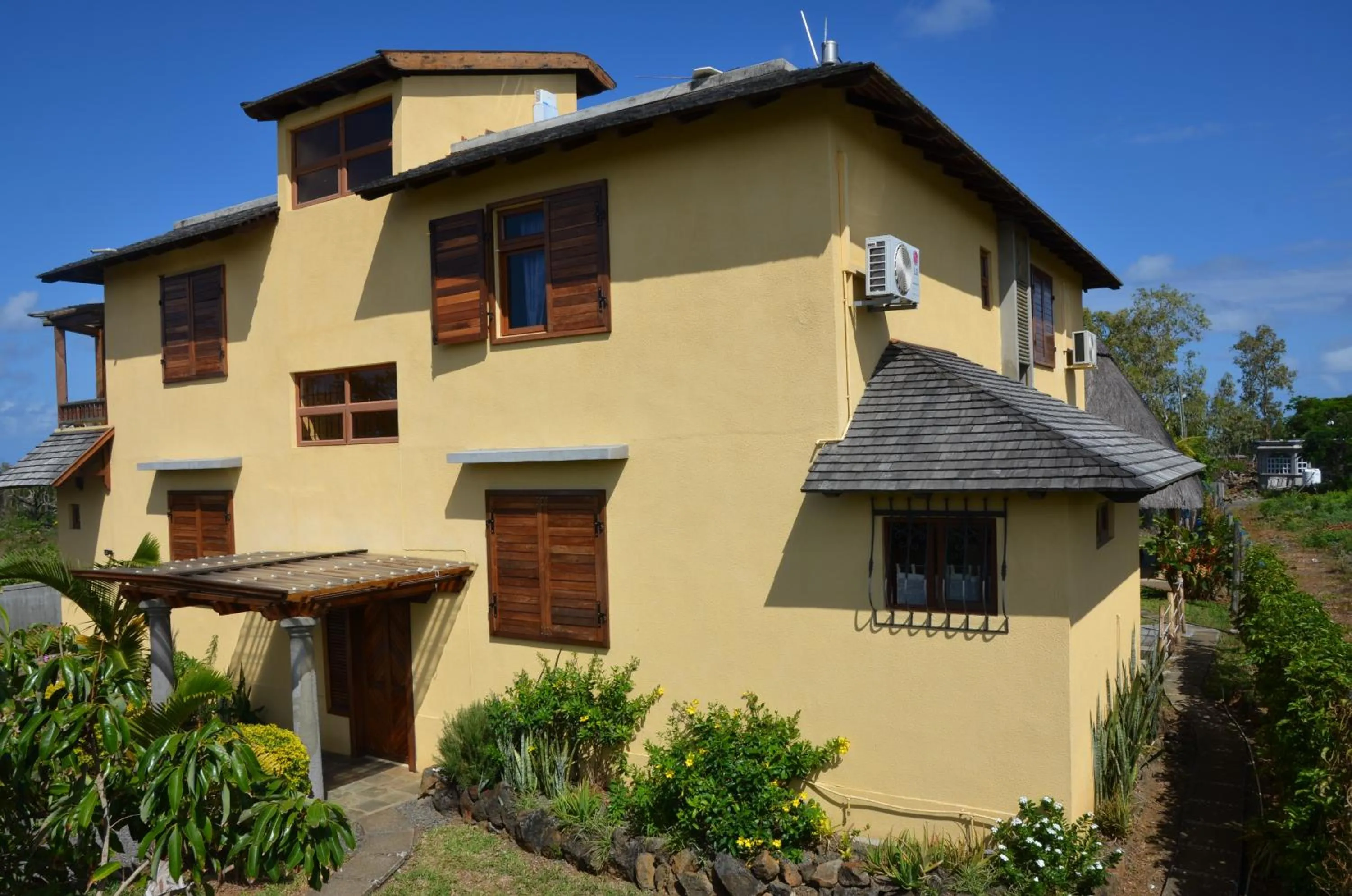 Facade/entrance in La Maison Soleil