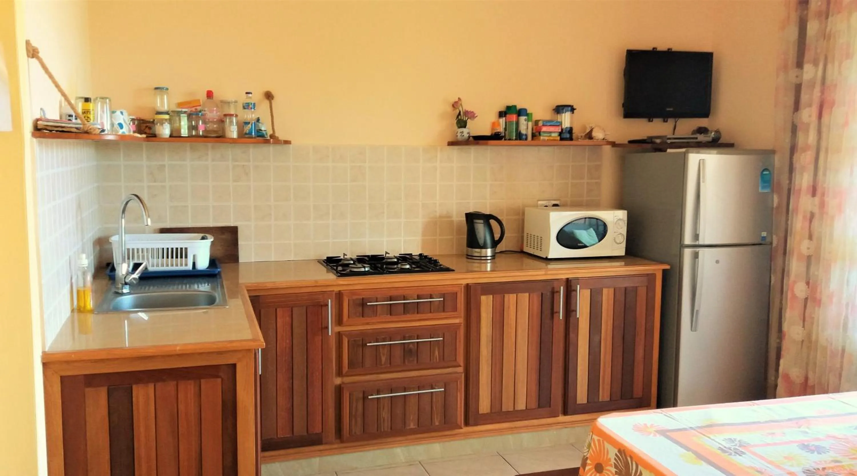 Kitchen or kitchenette in La Maison Soleil
