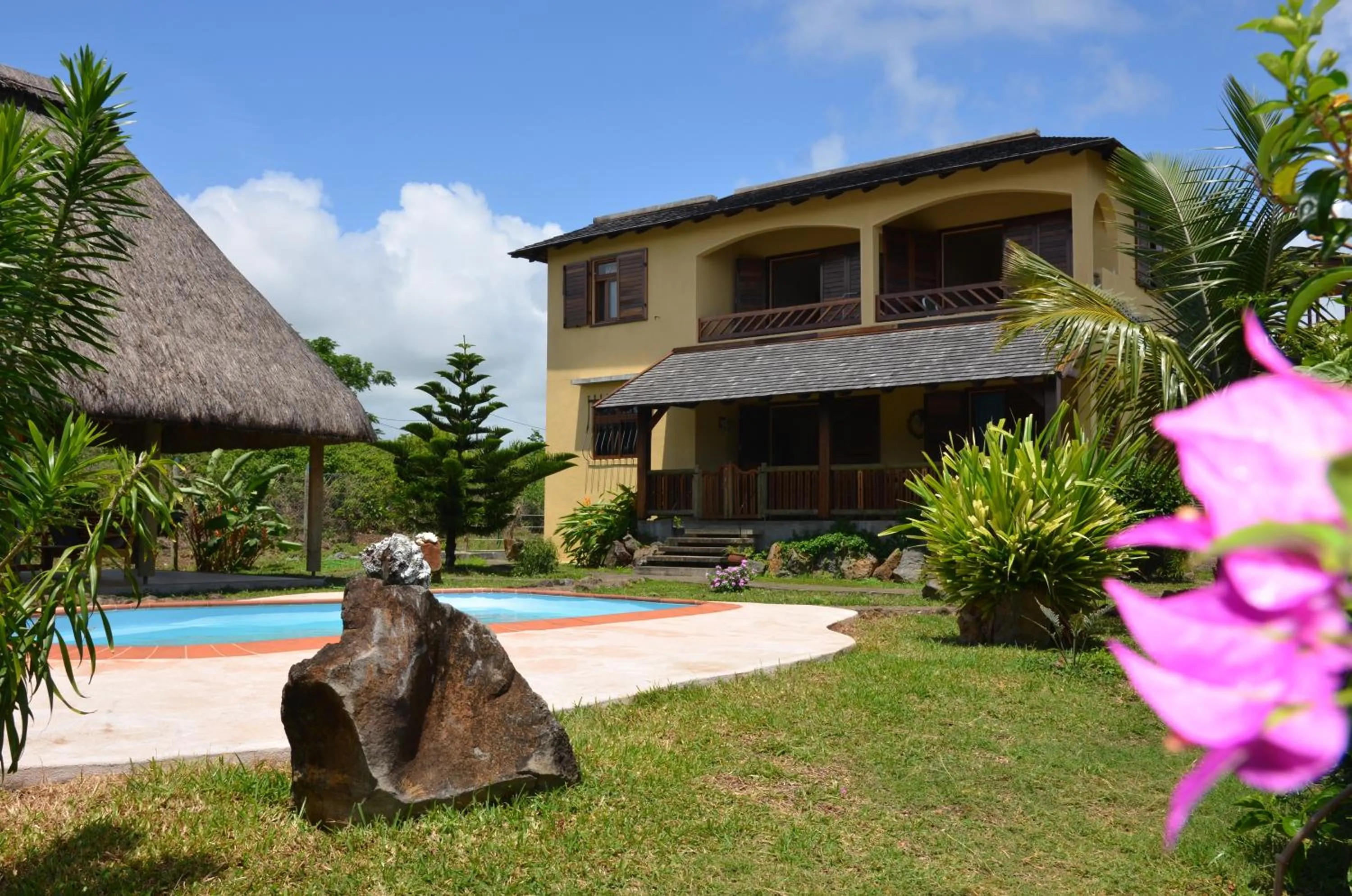 Facade/entrance in La Maison Soleil