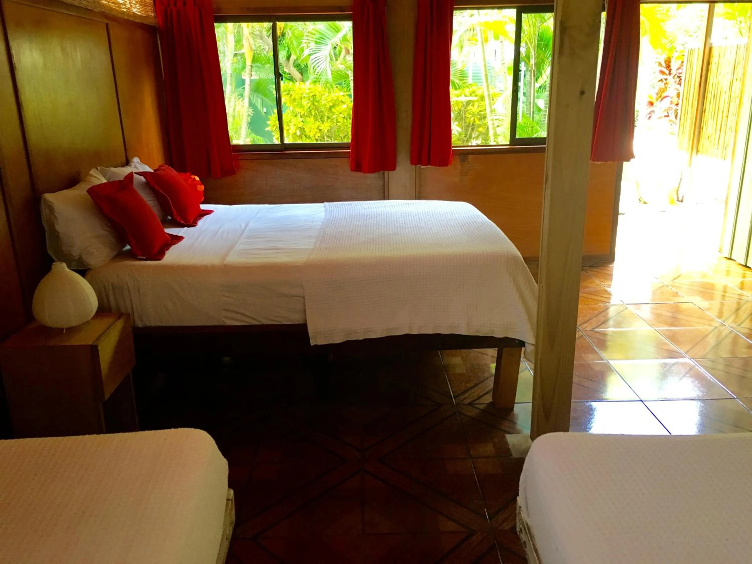 Bathroom, Bed in El Reinas by Sugar's Monkey