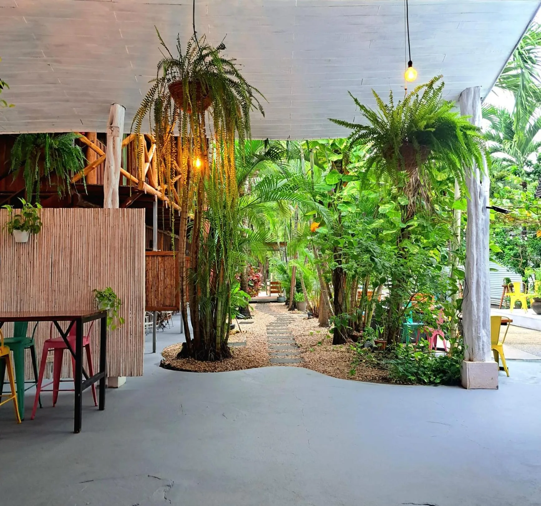 Garden view in El Reinas by Sugar's Monkey