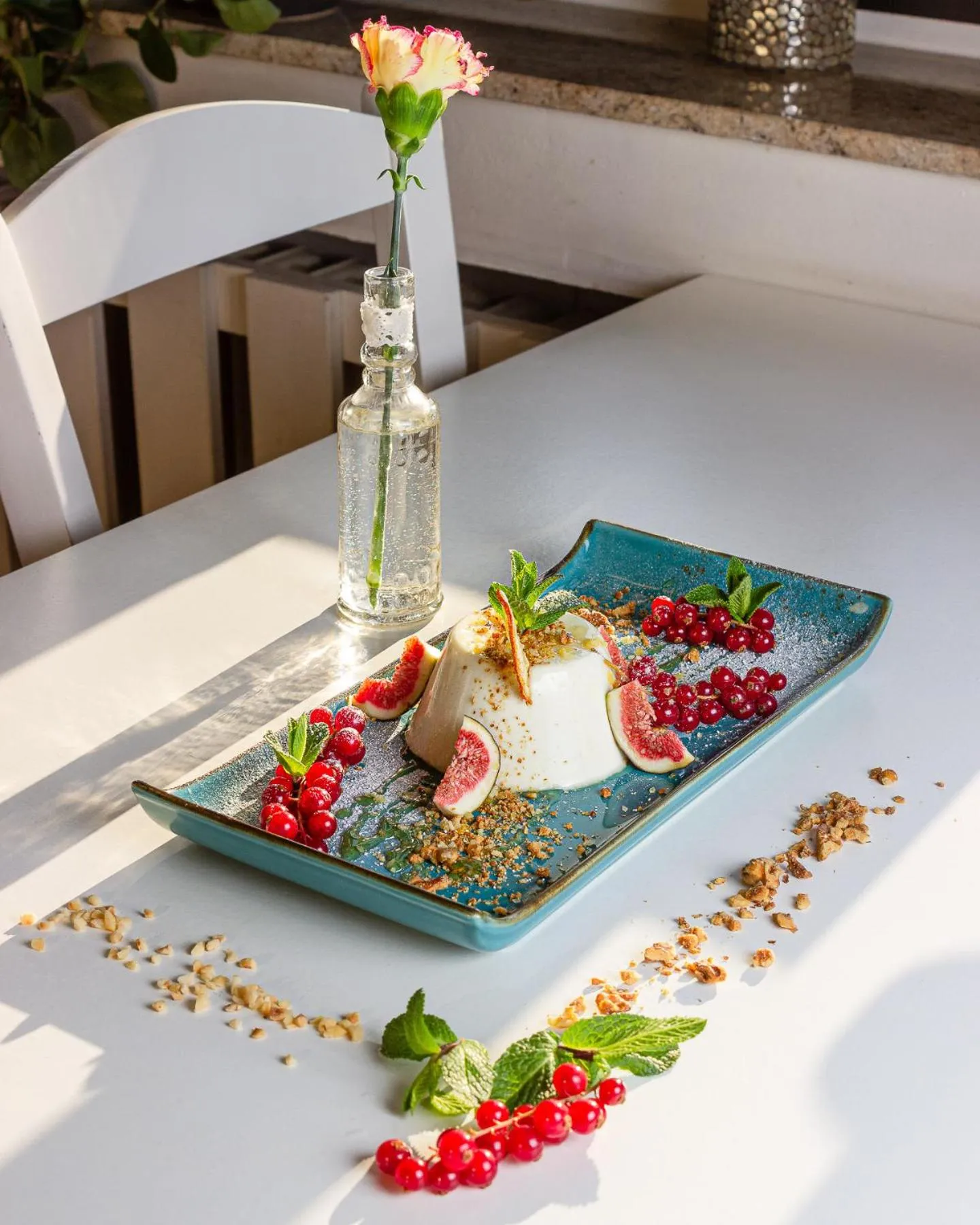 Restaurant/places to eat in Hotel Omega