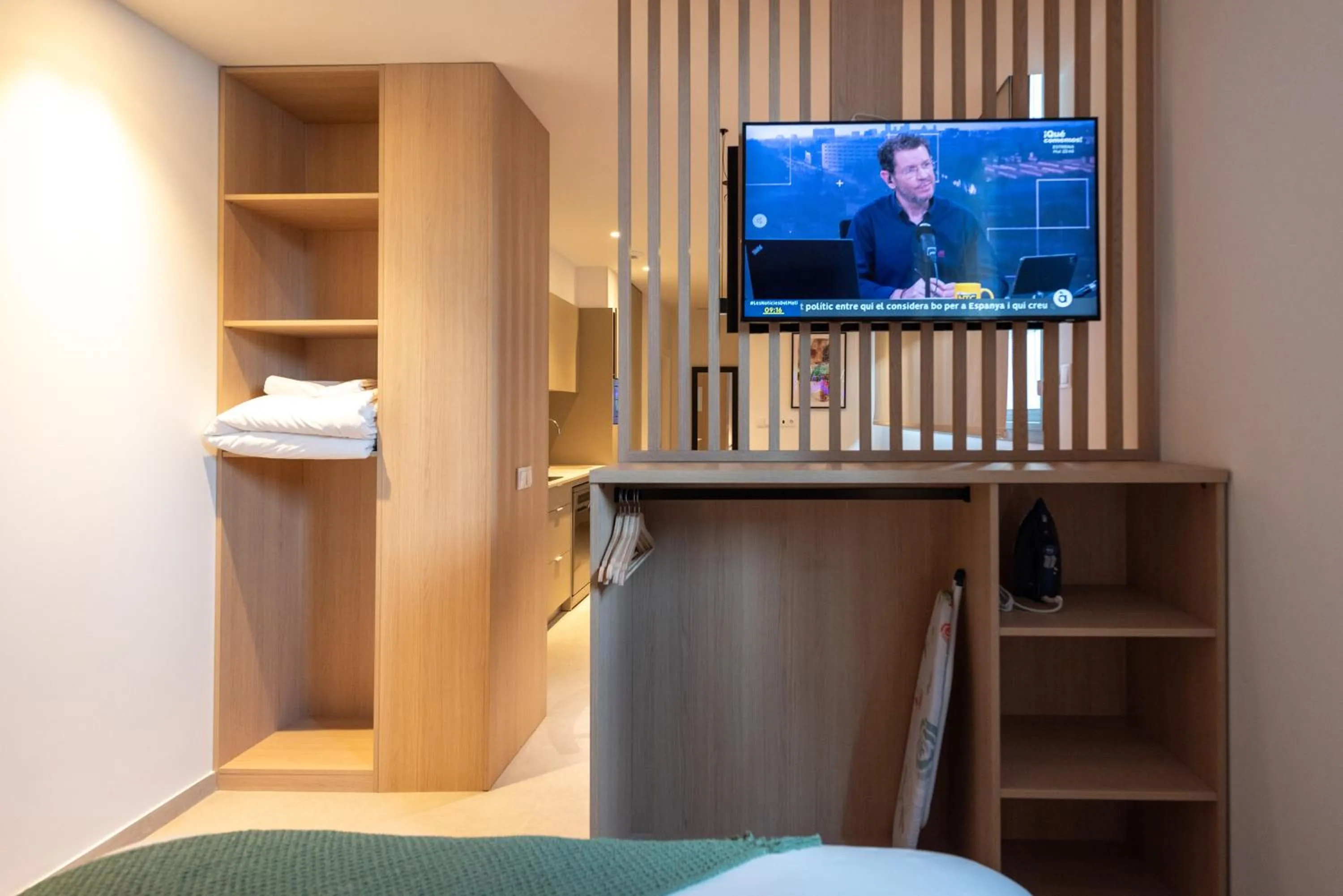 Communal lounge/ TV room, Bed in Dorm4You Arena