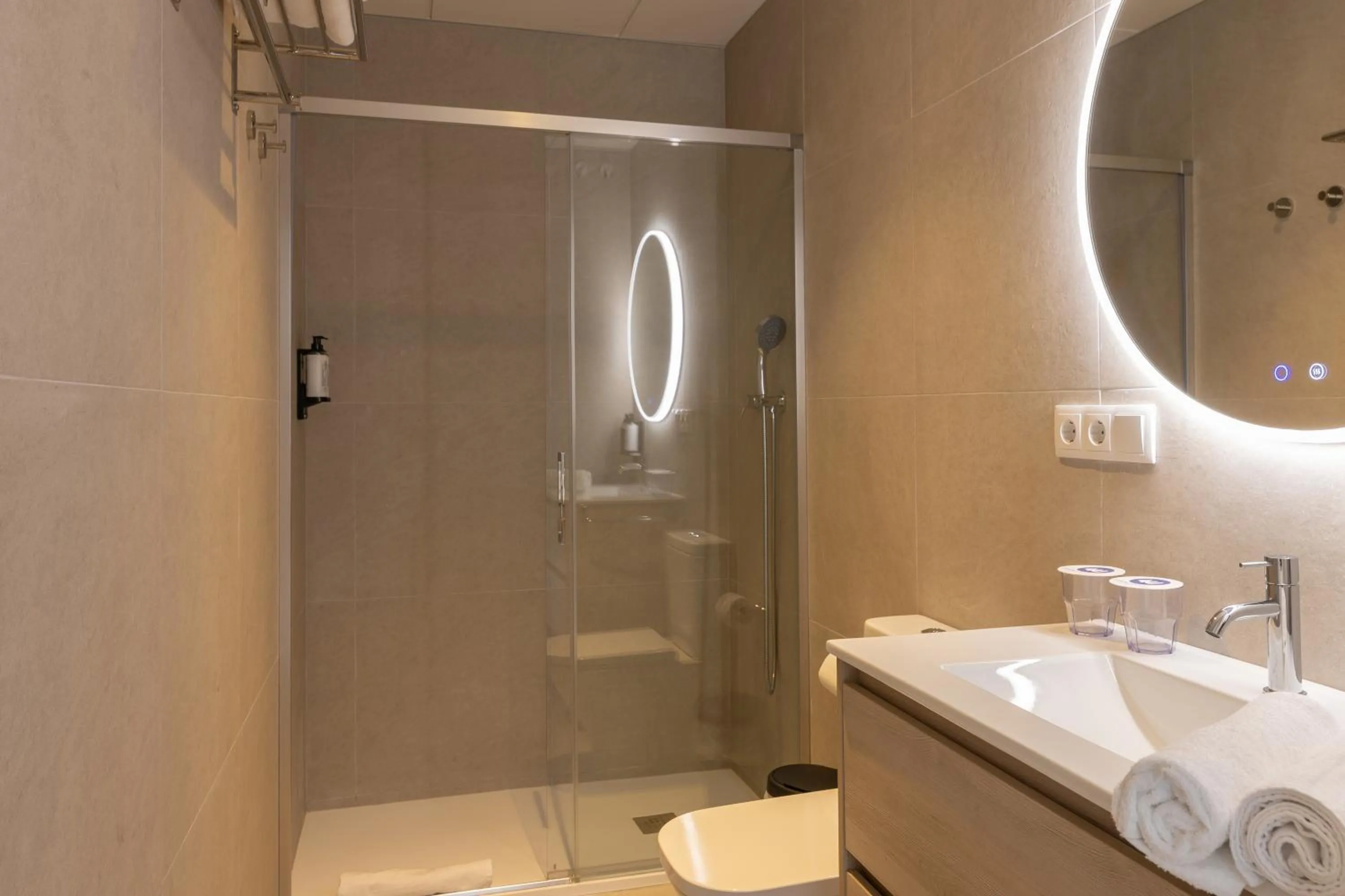 Shower in Dorm4You Arena