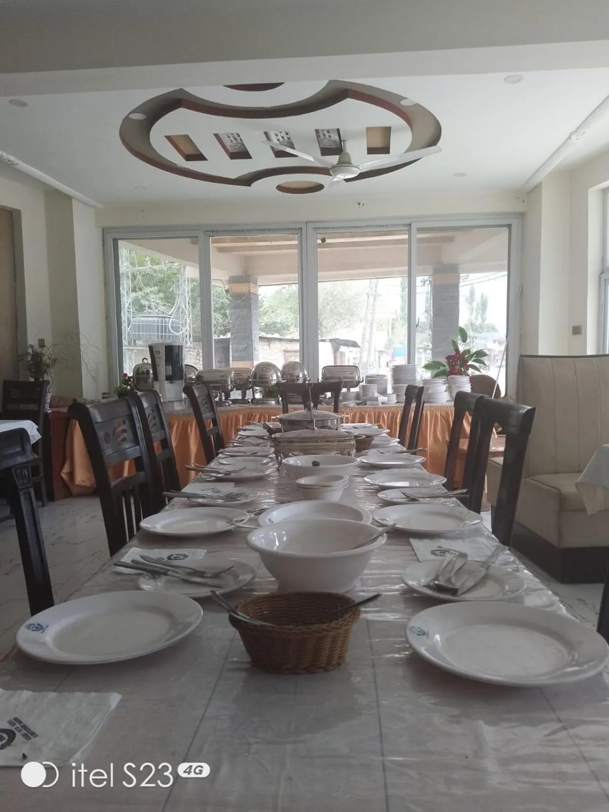 Restaurant/places to eat in Mount View Hotel Skardu