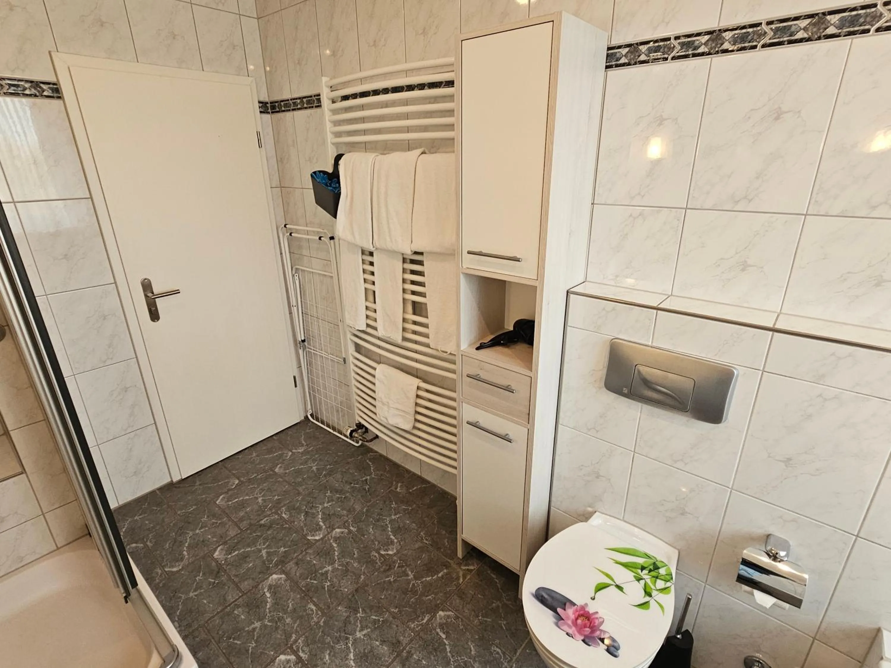 Shower in Gästehaus Grunewald Bed & Breakfast