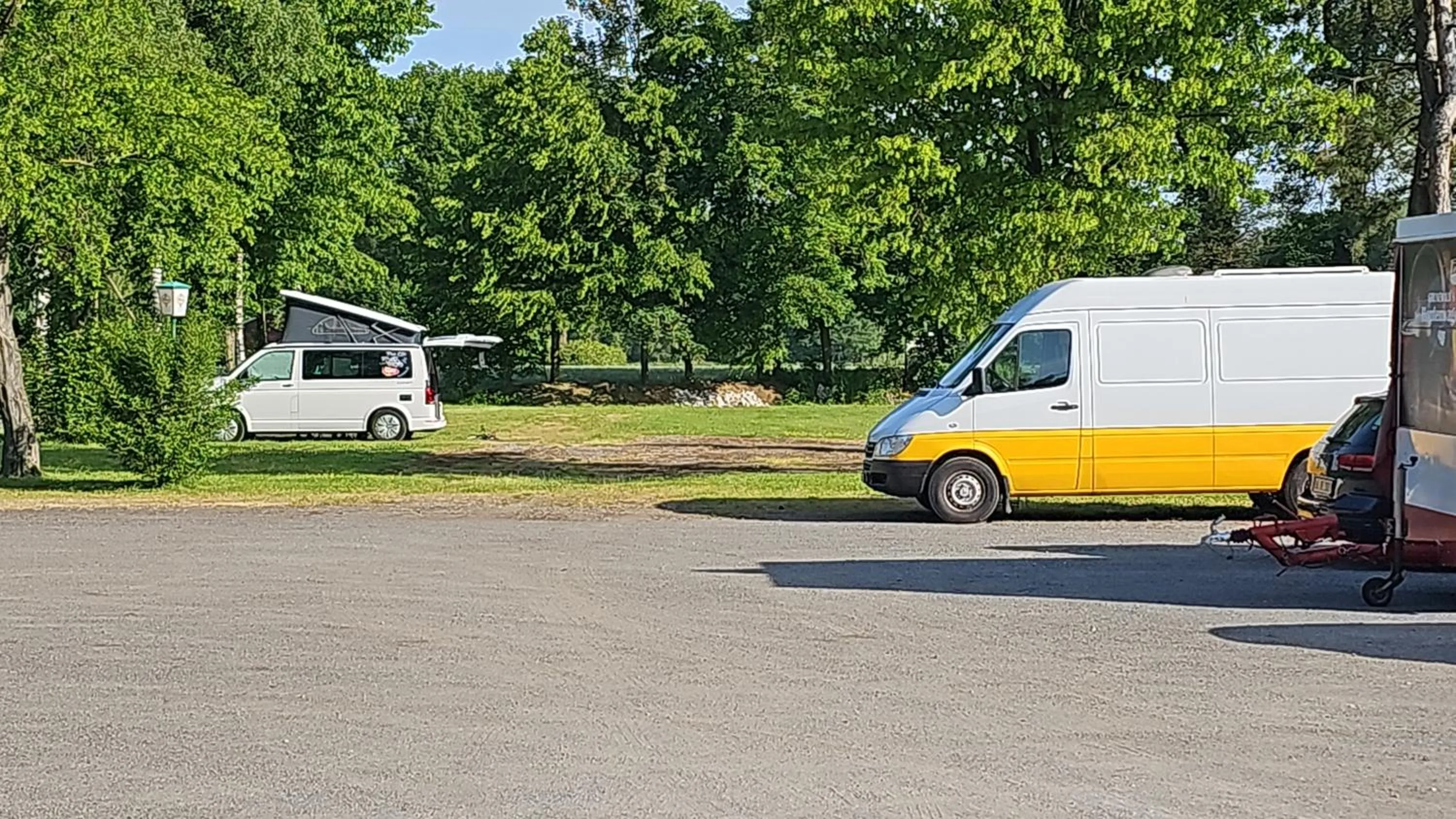 Parking in Gästehaus Grunewald Bed & Breakfast