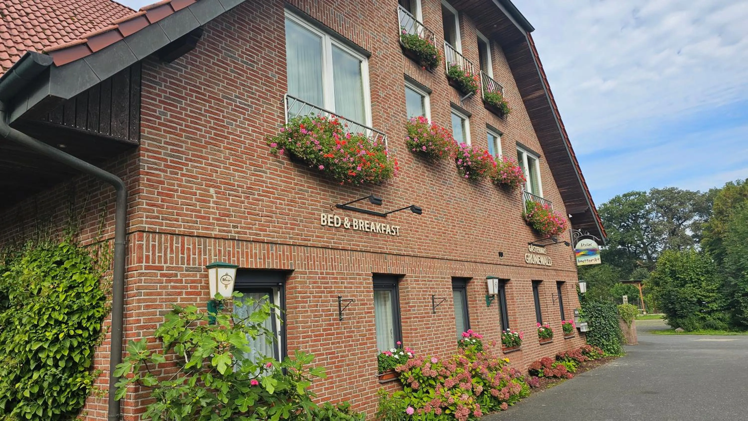Property building in Gästehaus Grunewald Bed & Breakfast