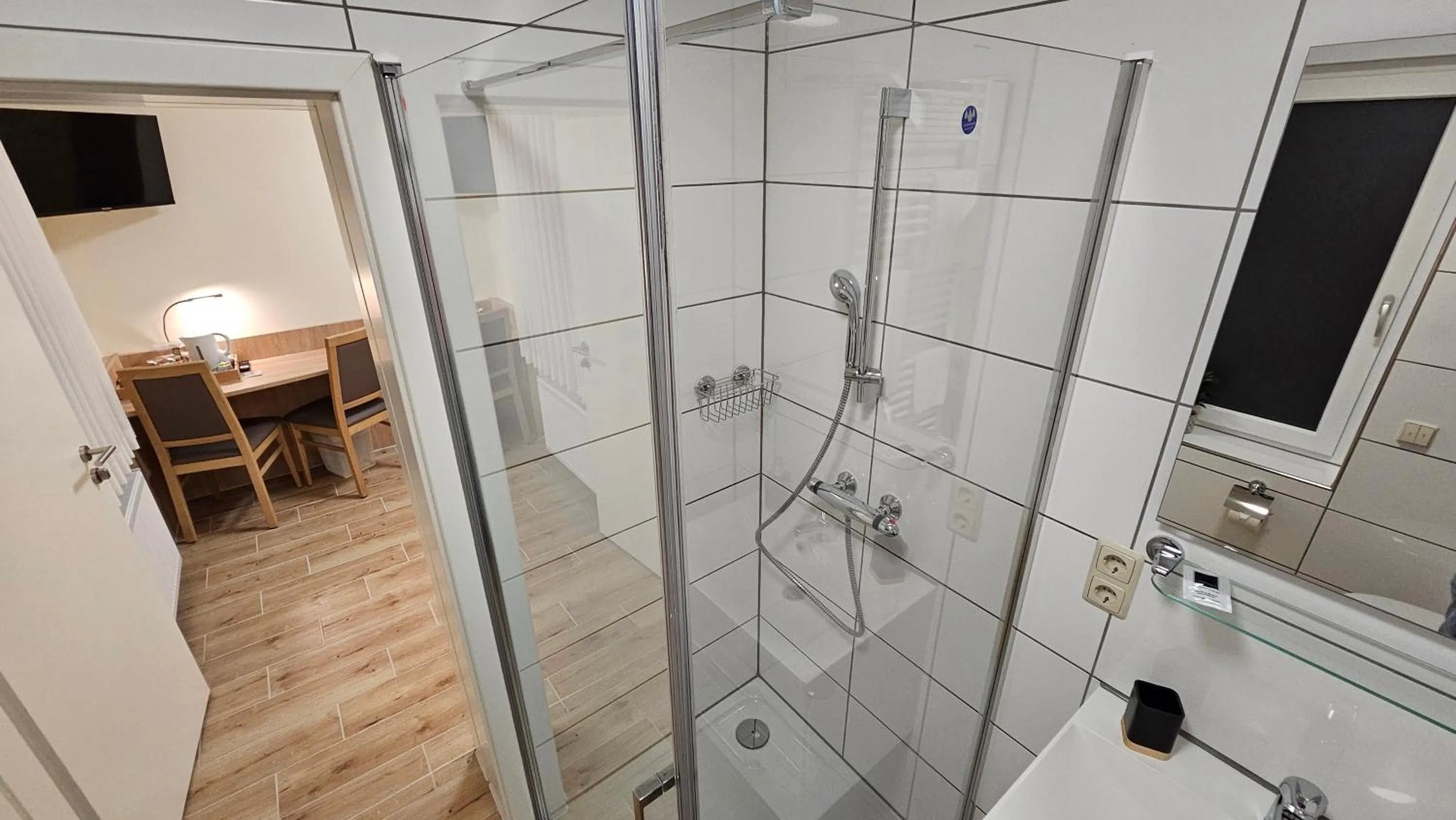 Shower in Gästehaus Grunewald Bed & Breakfast