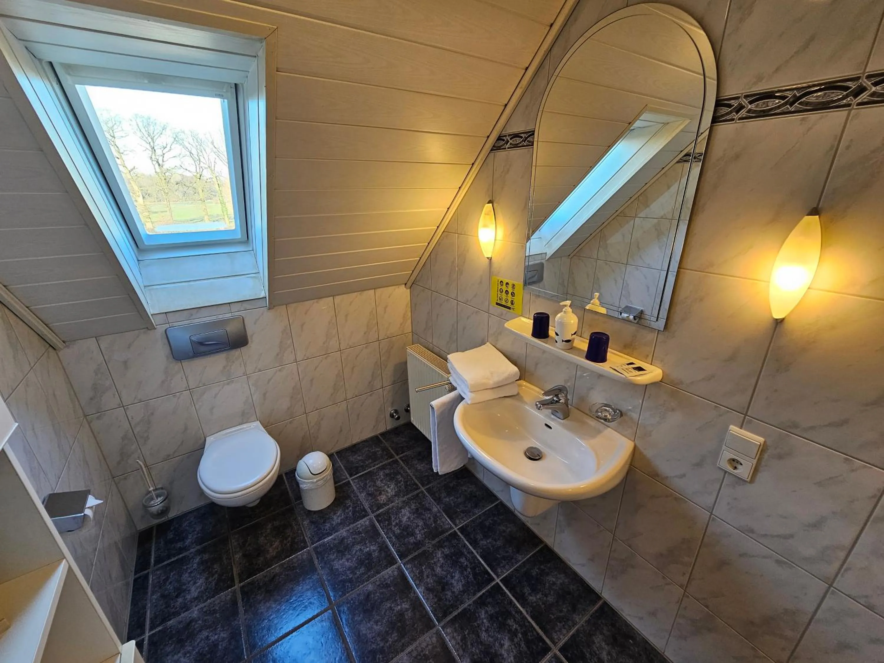 Toilet in Gästehaus Grunewald Bed & Breakfast