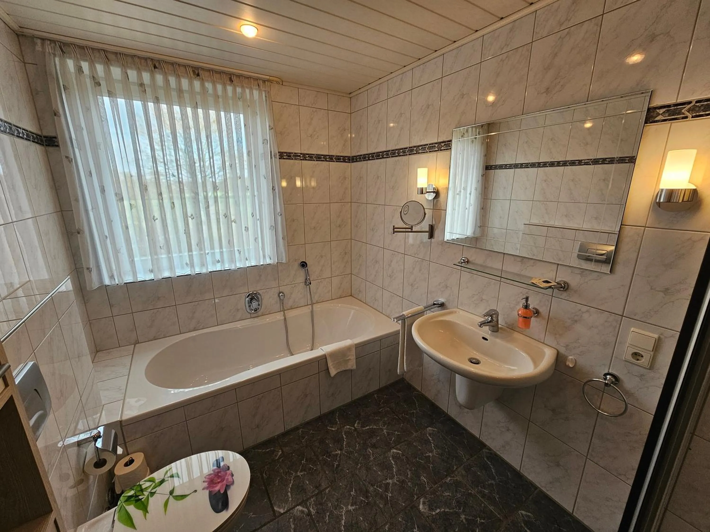 Shower in Gästehaus Grunewald Bed & Breakfast