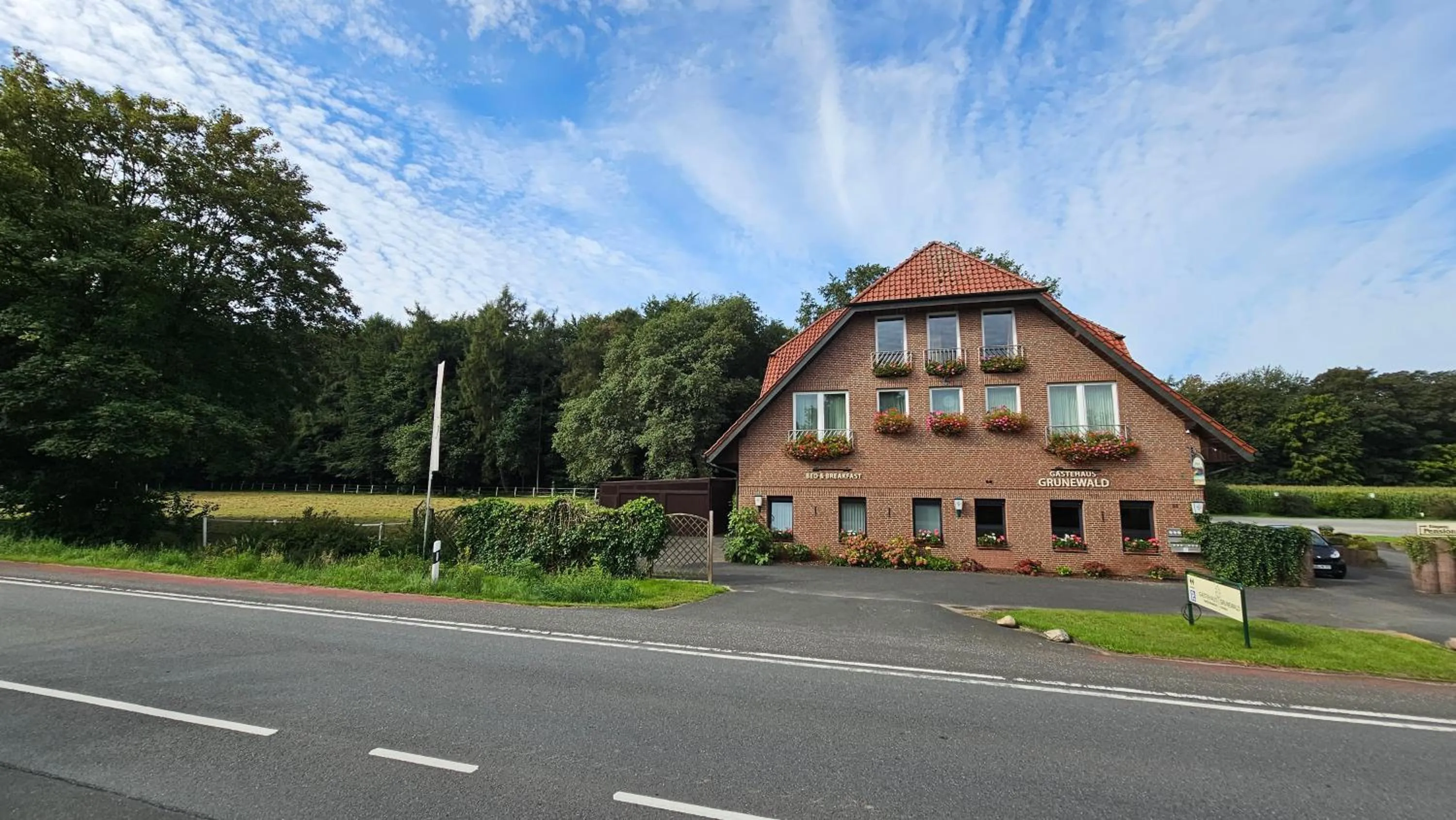 Property building in Gästehaus Grunewald Bed & Breakfast