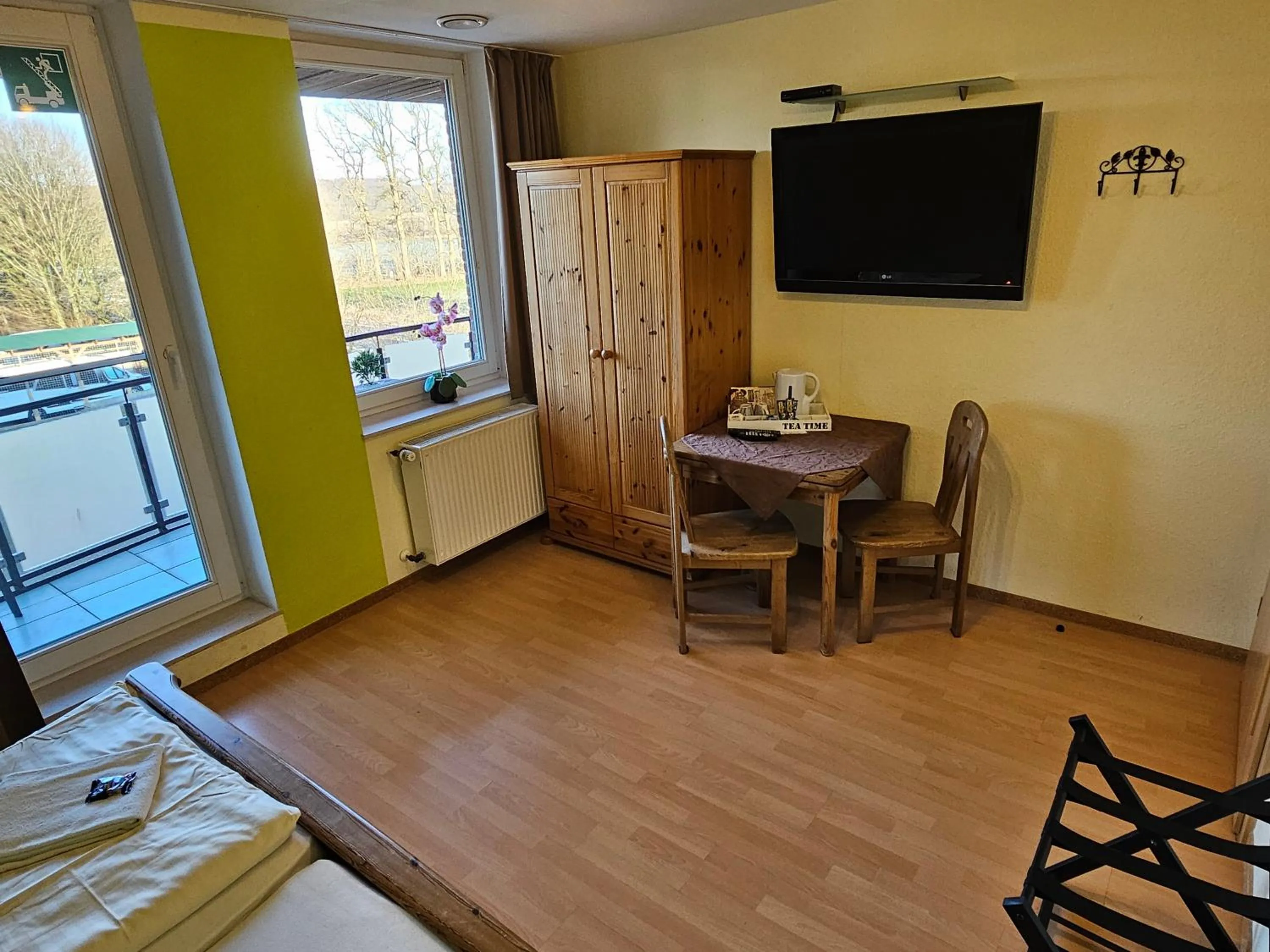 TV and multimedia in Gästehaus Grunewald Bed & Breakfast